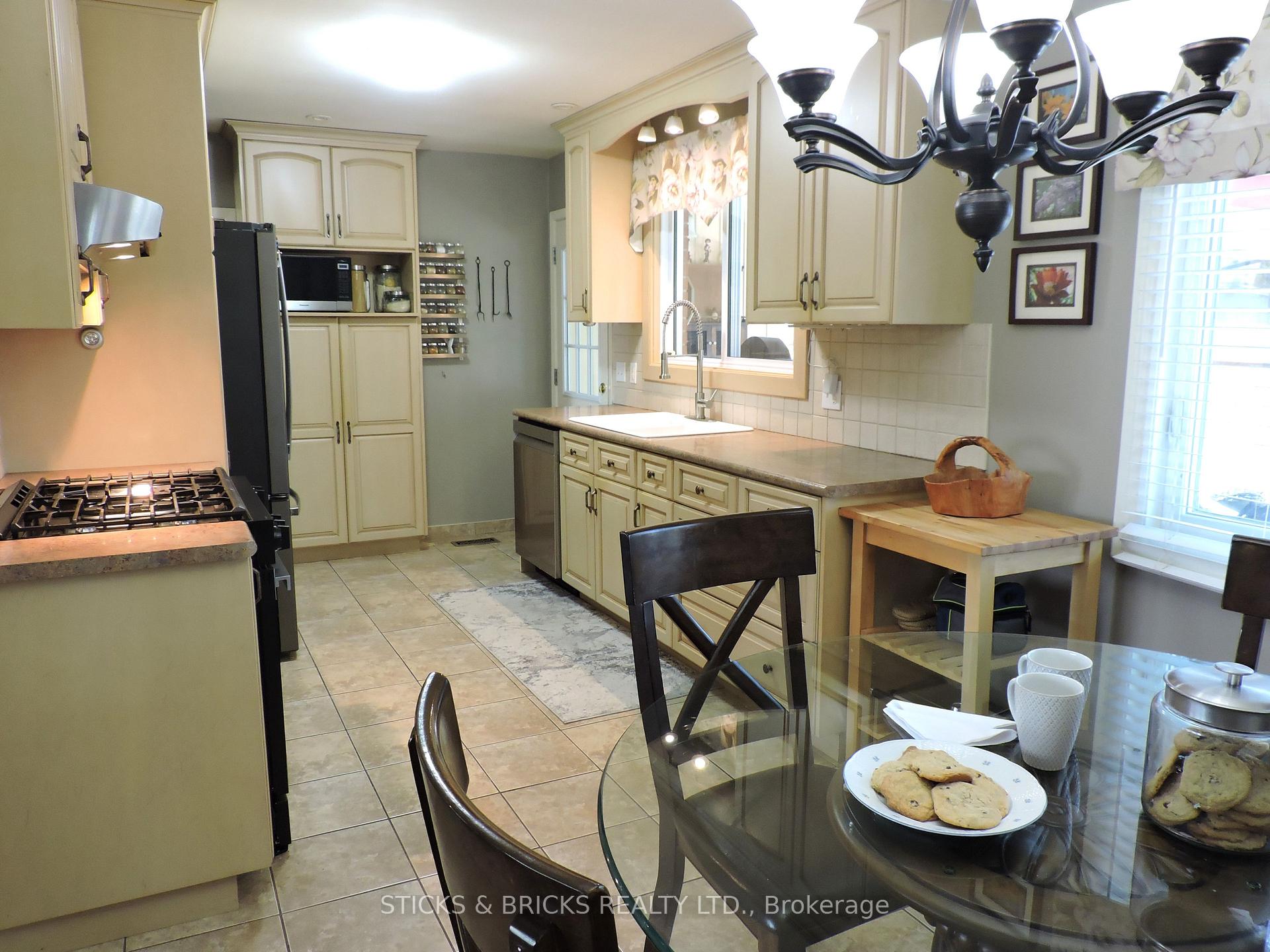 Photo 12 of 6762 Cherrygrove Road, Niagara Falls, Morrison — HOMEH