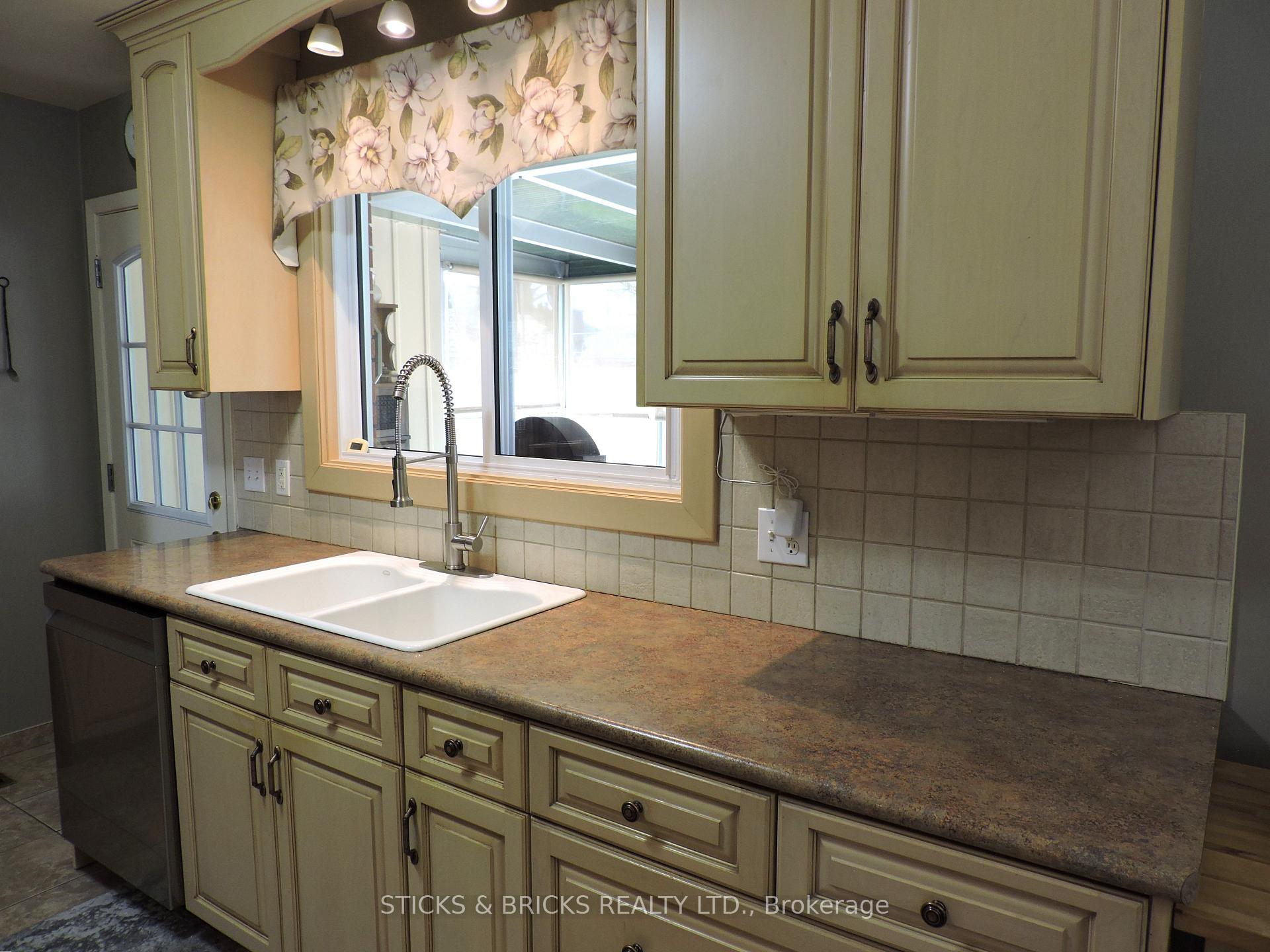 Photo 14 of 6762 Cherrygrove Road, Niagara Falls, Morrison — HOMEH