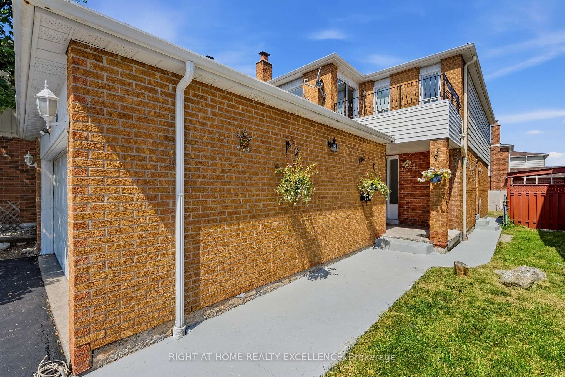 Photo 5 of Unit Upper, 10 Banting Crescent, Brampton, Fletcher's West — HOMEH