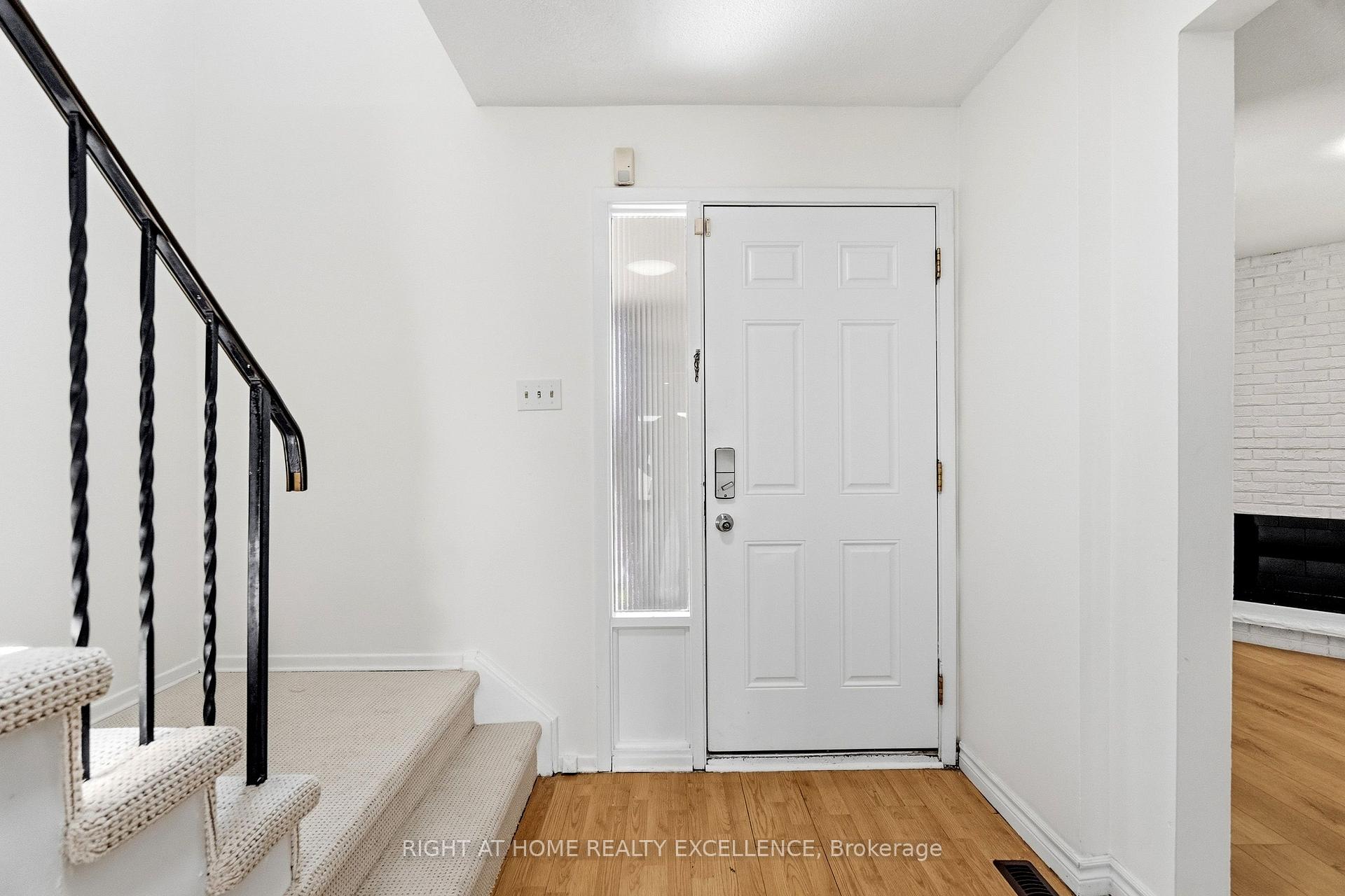 Photo 7 of Unit Upper, 10 Banting Crescent, Brampton, Fletcher's West — HOMEH
