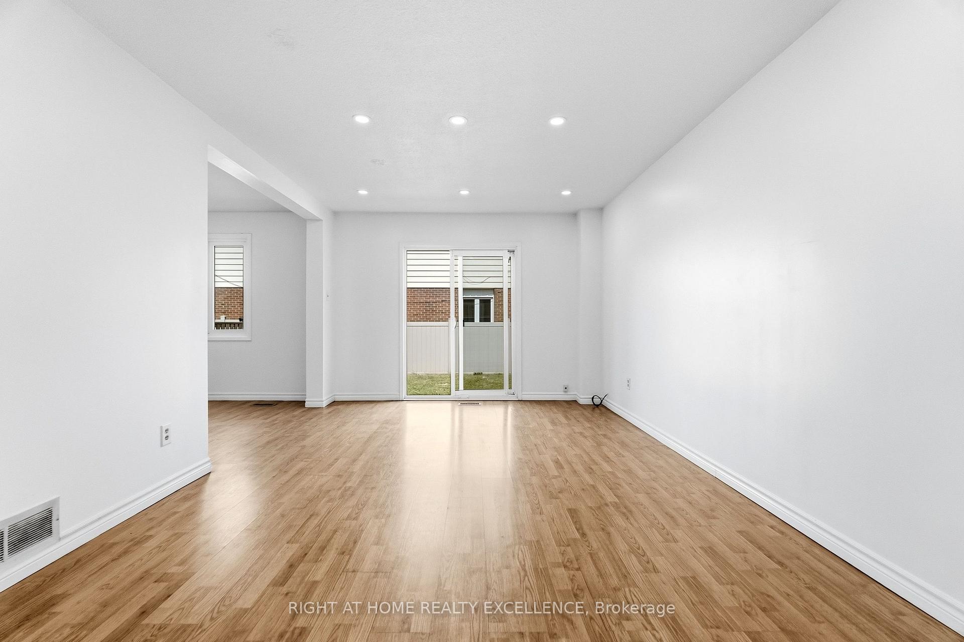 Photo 8 of Unit Upper, 10 Banting Crescent, Brampton, Fletcher's West — HOMEH