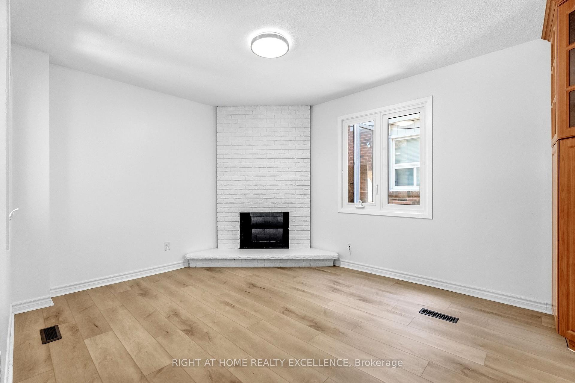 Photo 19 of Unit Upper, 10 Banting Crescent, Brampton, Fletcher's West — HOMEH