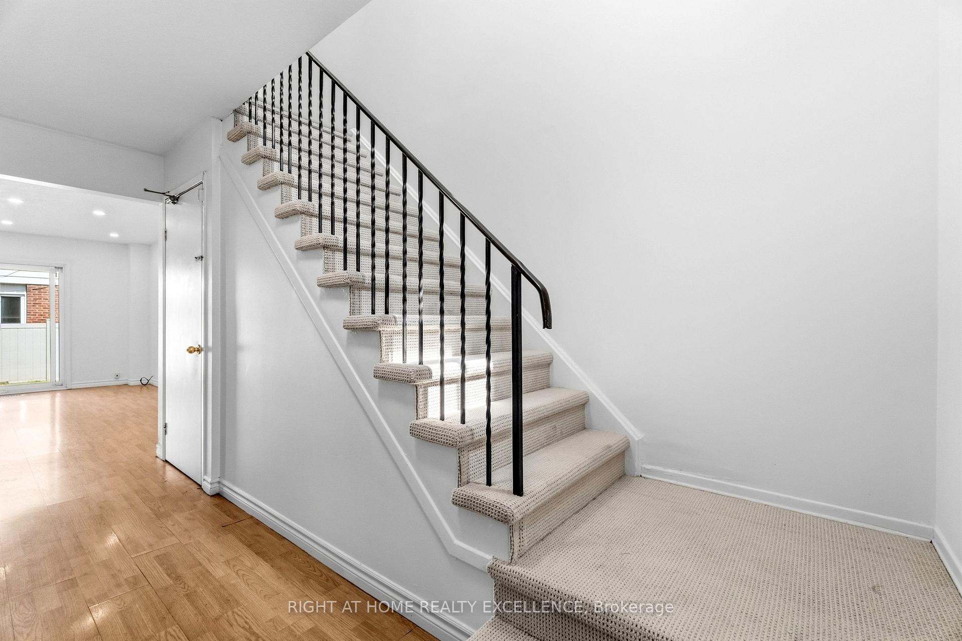 Photo 23 of Unit Upper, 10 Banting Crescent, Brampton, Fletcher's West — HOMEH