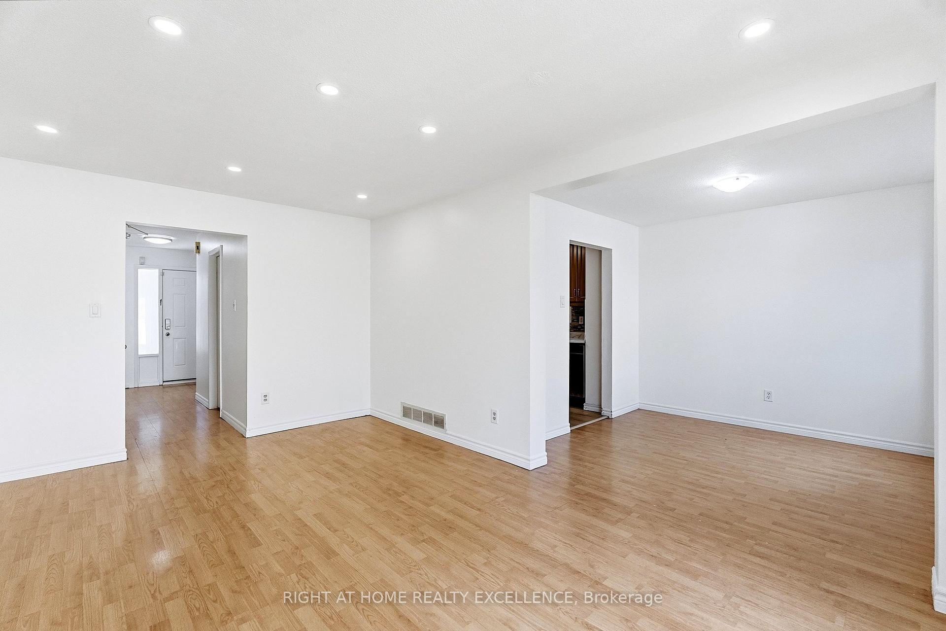 Photo 26 of Unit Upper, 10 Banting Crescent, Brampton, Fletcher's West — HOMEH