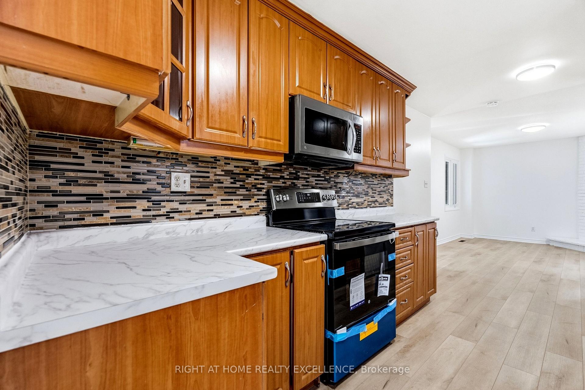 Photo 27 of Unit Upper, 10 Banting Crescent, Brampton, Fletcher's West — HOMEH