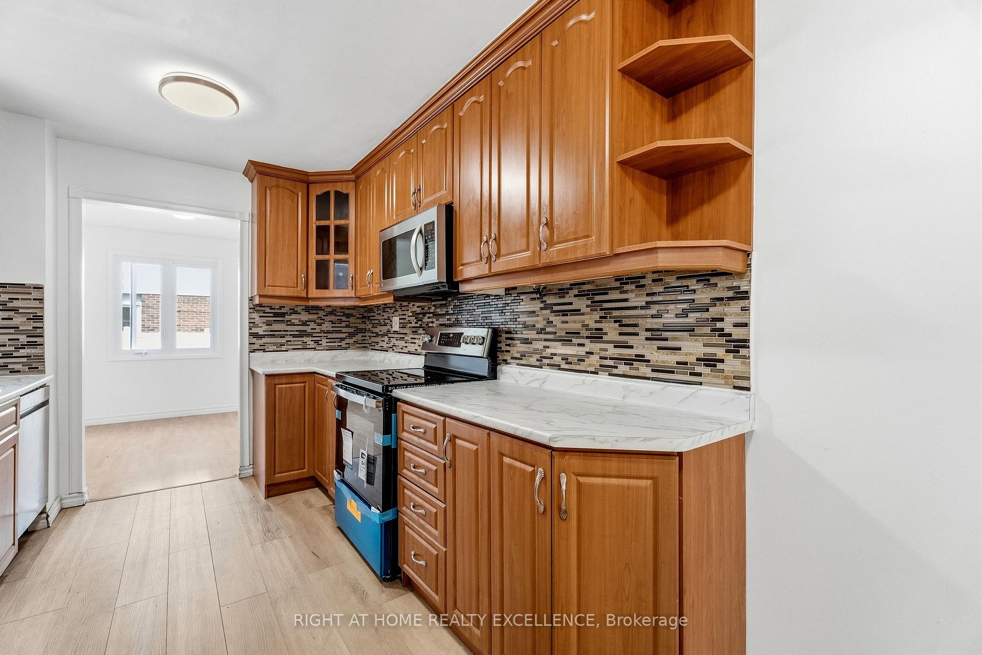 Photo 30 of Unit Upper, 10 Banting Crescent, Brampton, Fletcher's West — HOMEH