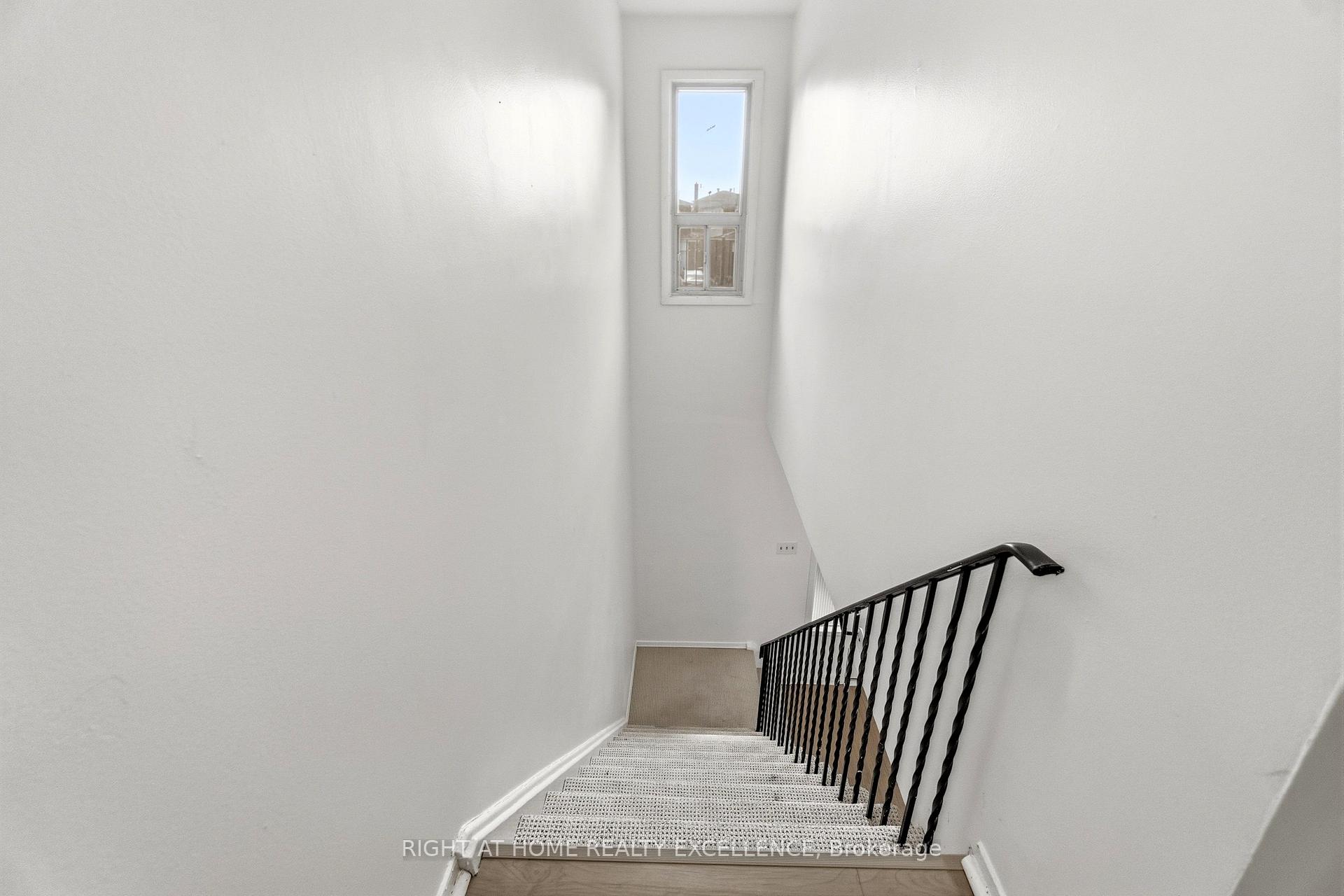Photo 33 of Unit Upper, 10 Banting Crescent, Brampton, Fletcher's West — HOMEH