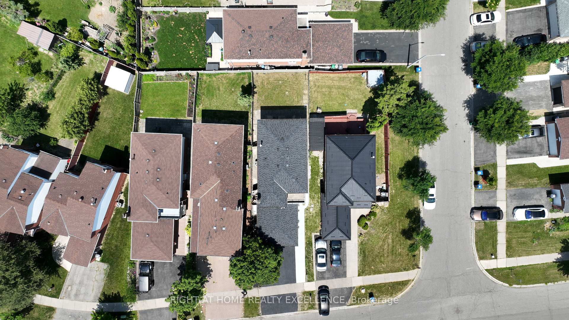 Photo 40 of Unit Upper, 10 Banting Crescent, Brampton, Fletcher's West — HOMEH