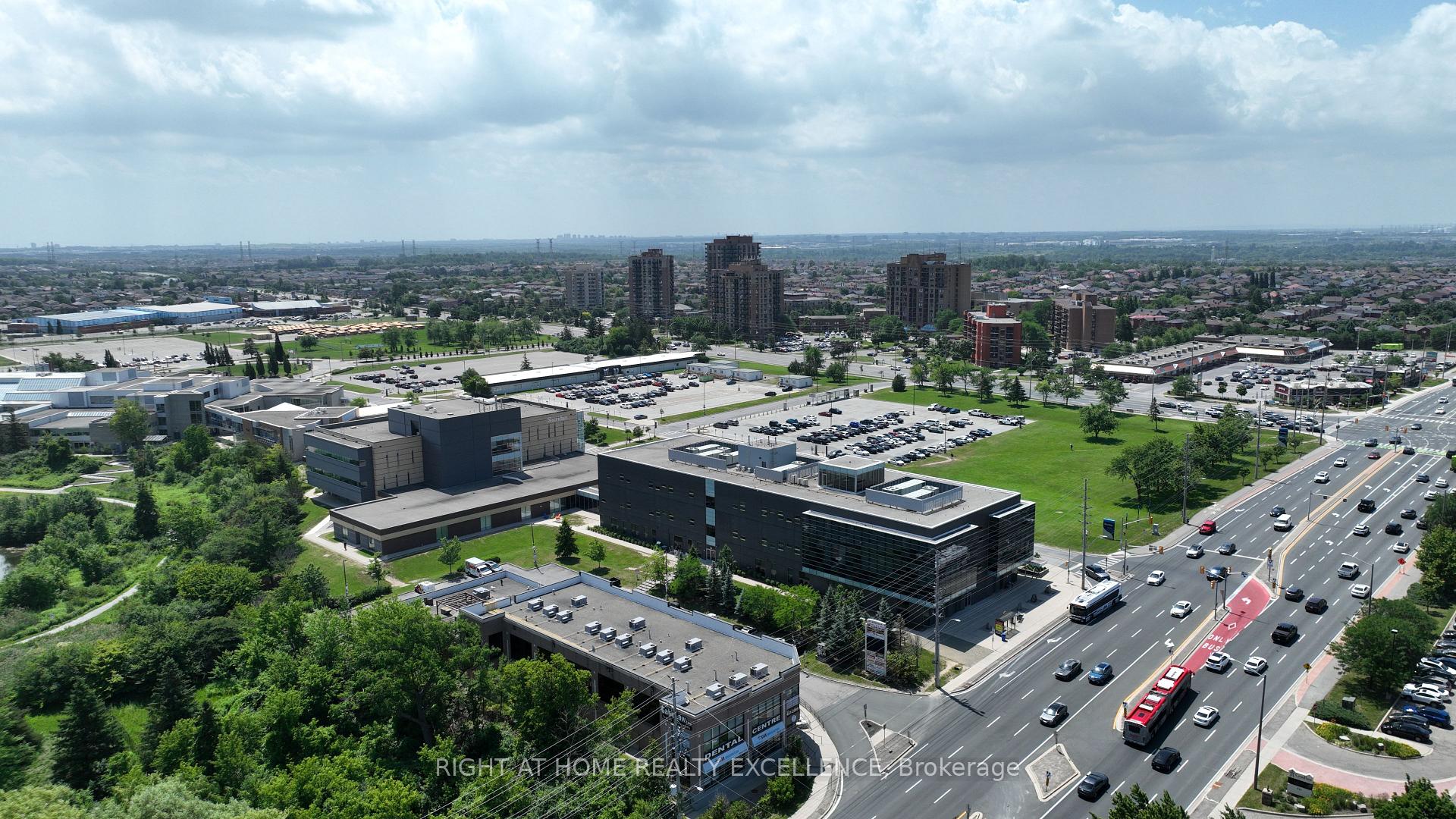 Photo 41 of Unit Upper, 10 Banting Crescent, Brampton, Fletcher's West — HOMEH