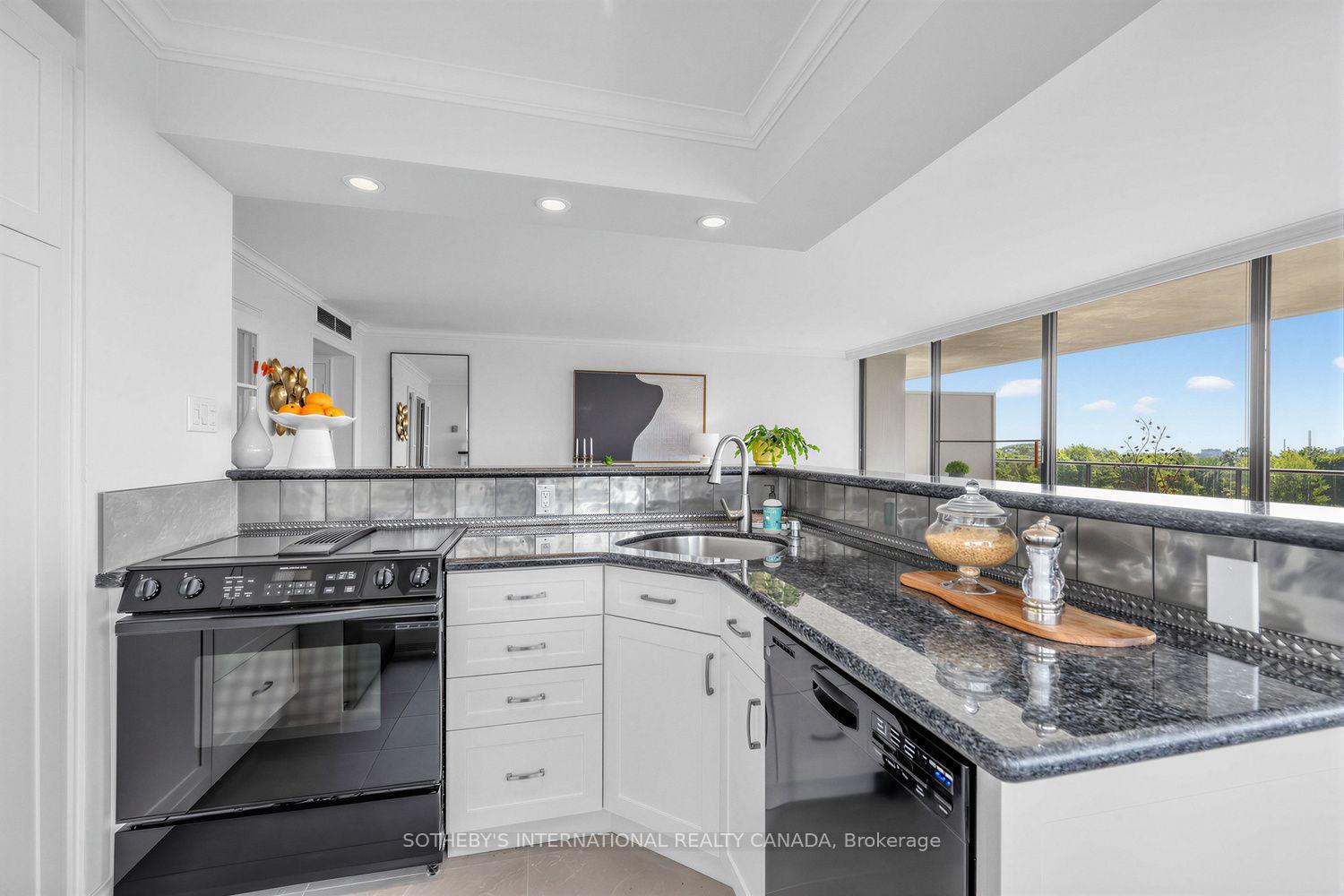 Photo 10 of Unit 706, 10 Avoca Avenue, Toronto, Rosedale-Moore Park — HOMEH