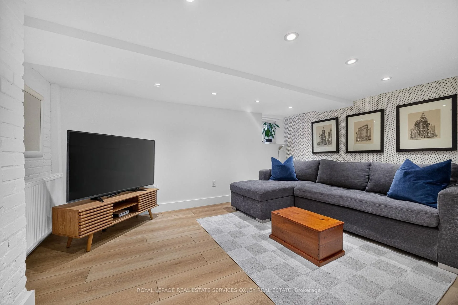 Photo 24 of 20 Edgewood Crescent, Toronto, Rosedale-Moore Park — HOMEH
