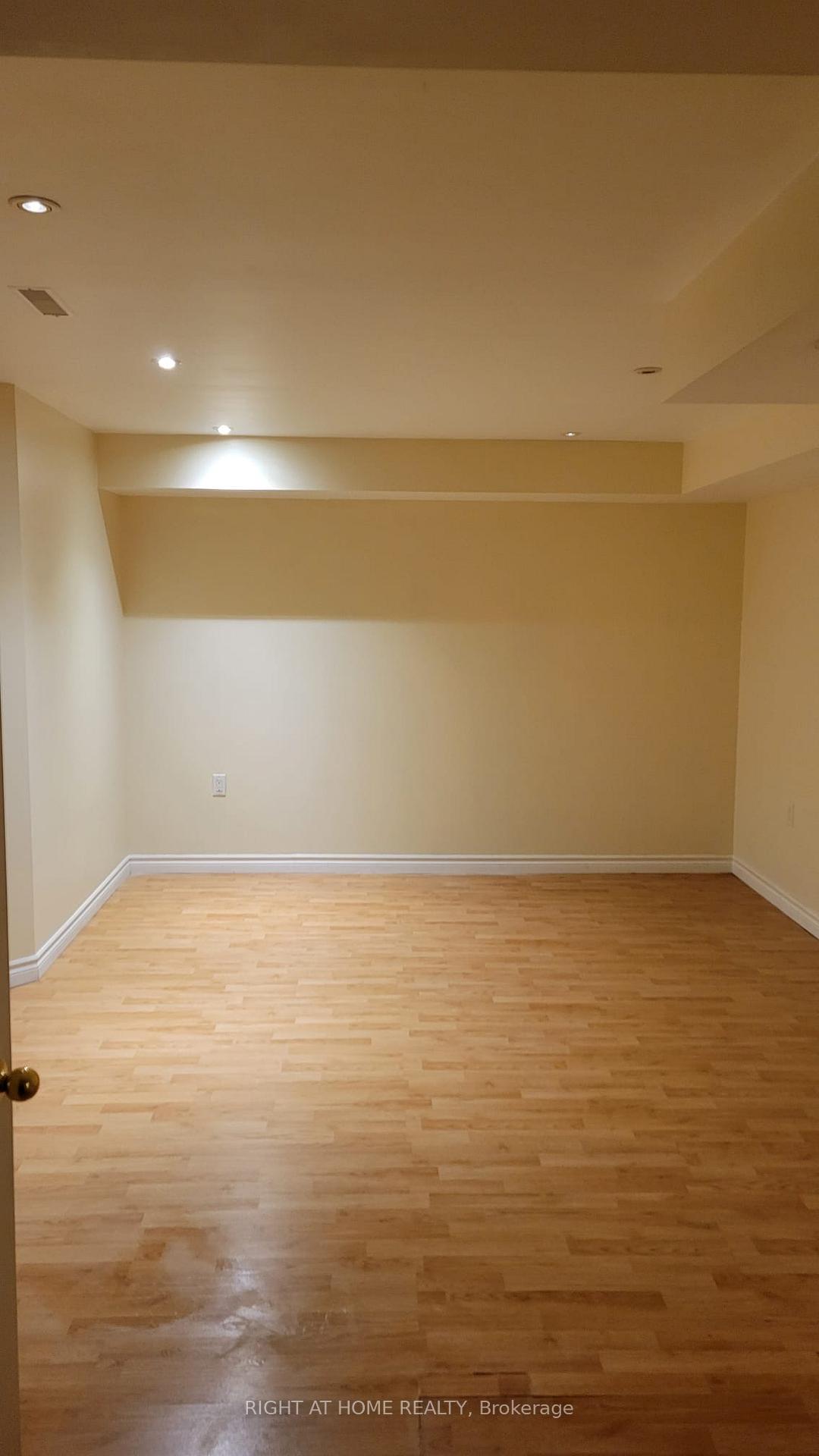 Photo 4 of Unit Bsm, 83 Lewis Honey Drive, Aurora, Bayview Northeast — HOMEH