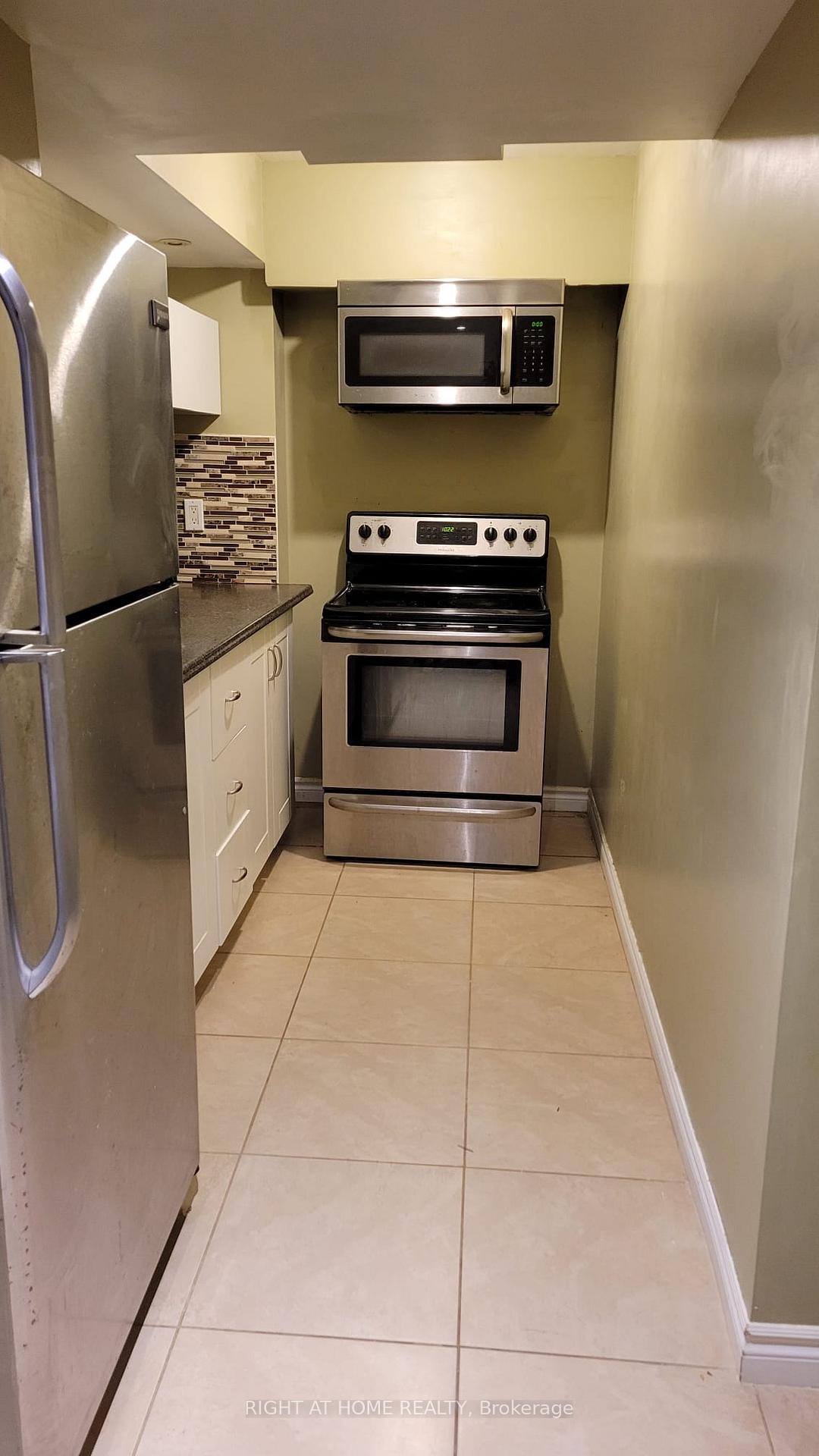 Photo 13 of Unit Bsm, 83 Lewis Honey Drive, Aurora, Bayview Northeast — HOMEH