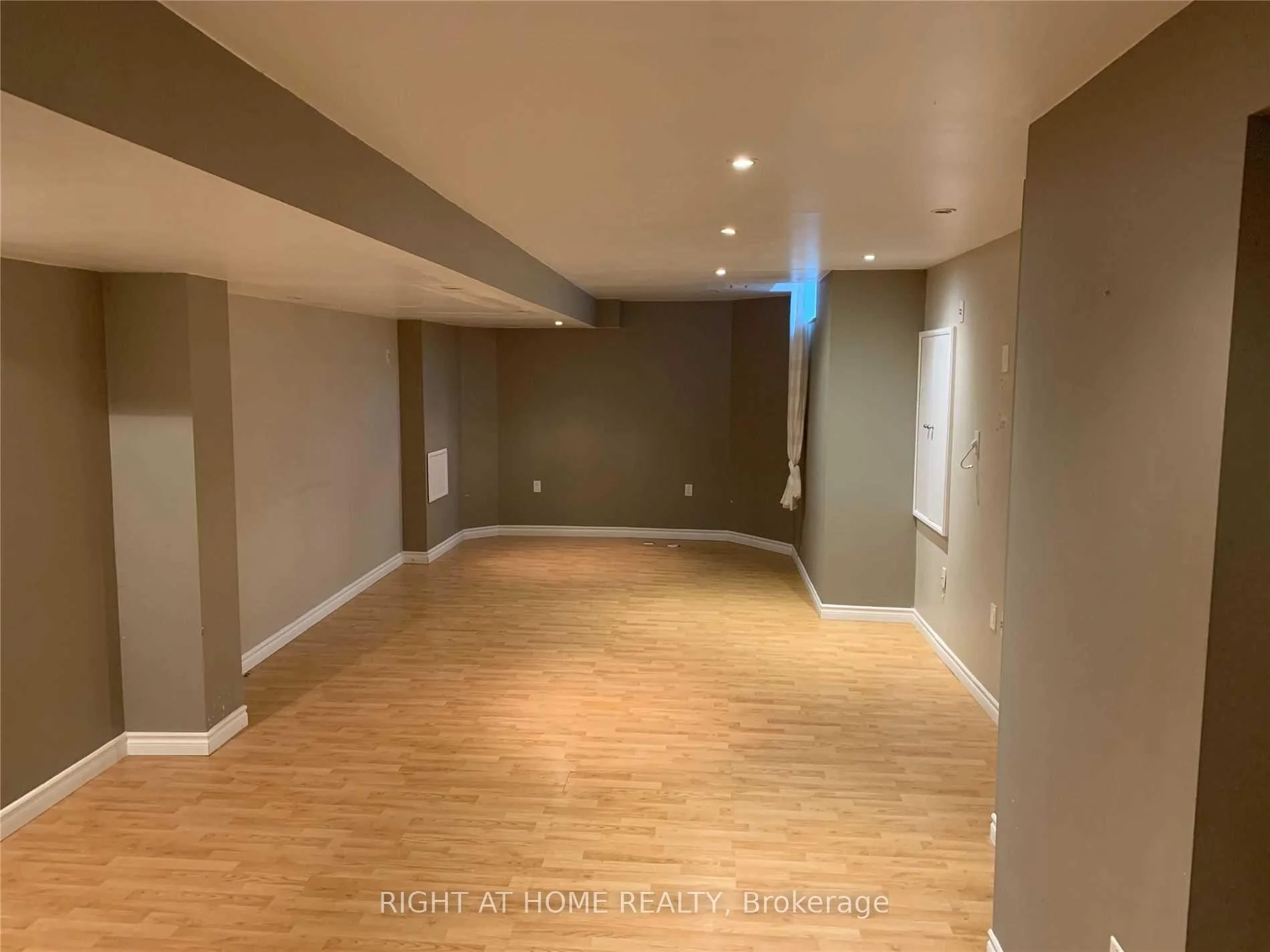 Photo 3 of Unit Bsm, 83 Lewis Honey Drive, Aurora, Bayview Northeast — HOMEH
