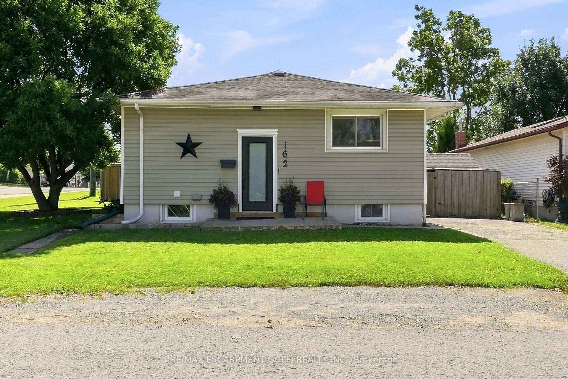 Photo 2 of 162 Mary Street, Thorold, Allanburg/Thorold South — HOMEH