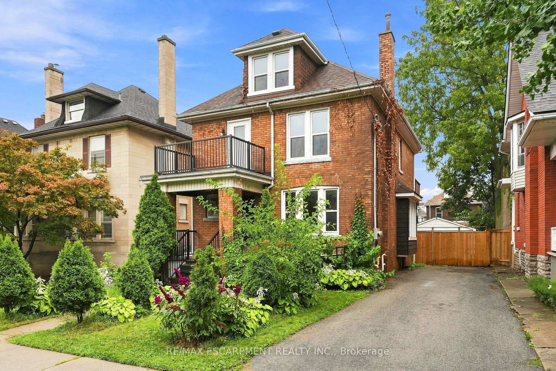 Photo 2 of 63 Melrose Avenue S, Hamilton, Stipley — HOMEH