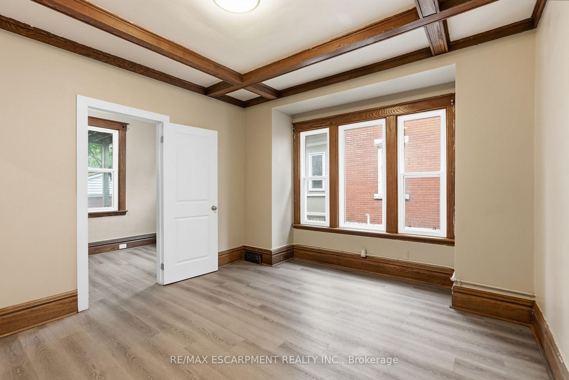 Photo 7 of 63 Melrose Avenue S, Hamilton, Stipley — HOMEH
