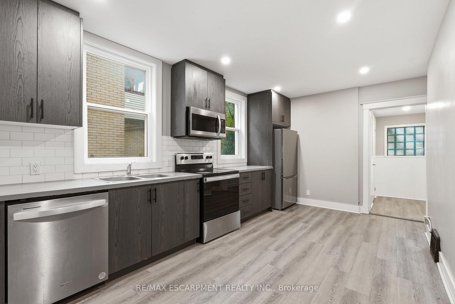 Photo 9 of 63 Melrose Avenue S, Hamilton, Stipley — HOMEH