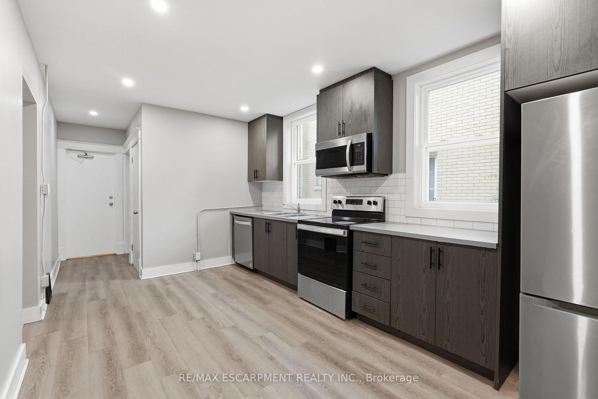Photo 10 of 63 Melrose Avenue S, Hamilton, Stipley — HOMEH