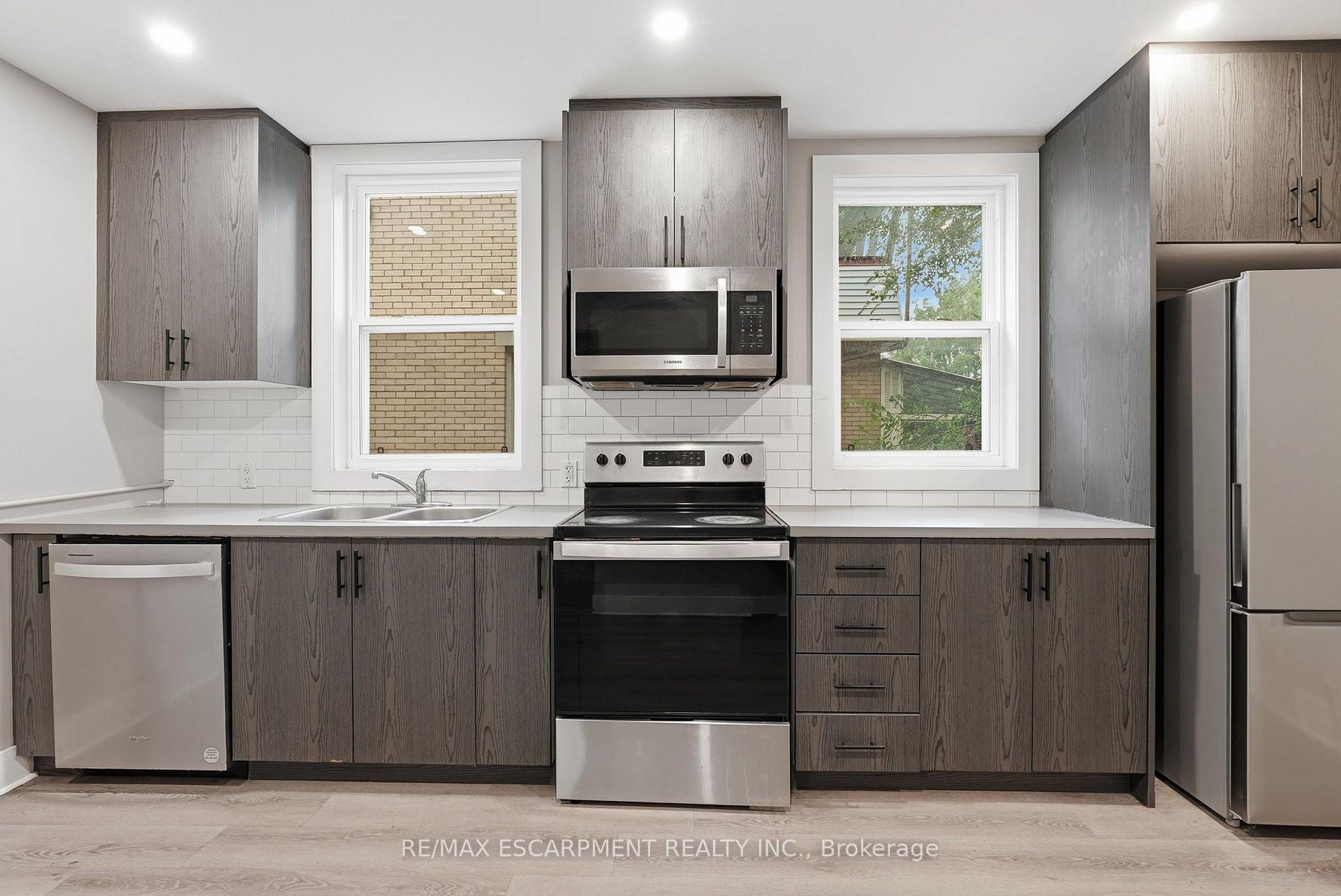 Photo 11 of 63 Melrose Avenue S, Hamilton, Stipley — HOMEH