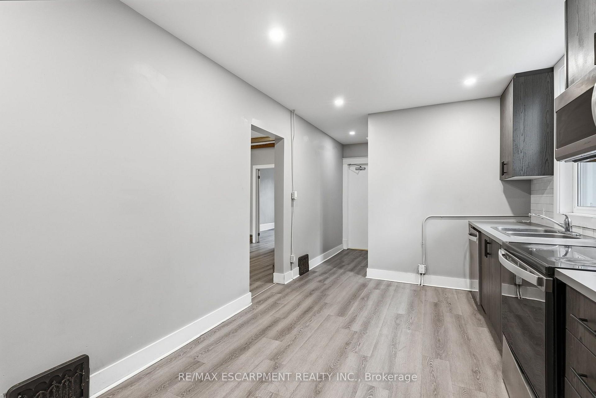 Photo 12 of 63 Melrose Avenue S, Hamilton, Stipley — HOMEH