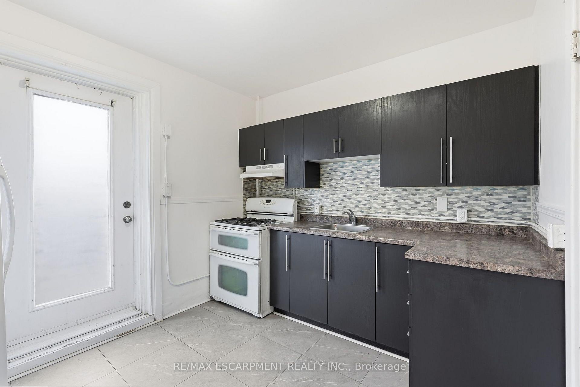 Photo 13 of 63 Melrose Avenue S, Hamilton, Stipley — HOMEH
