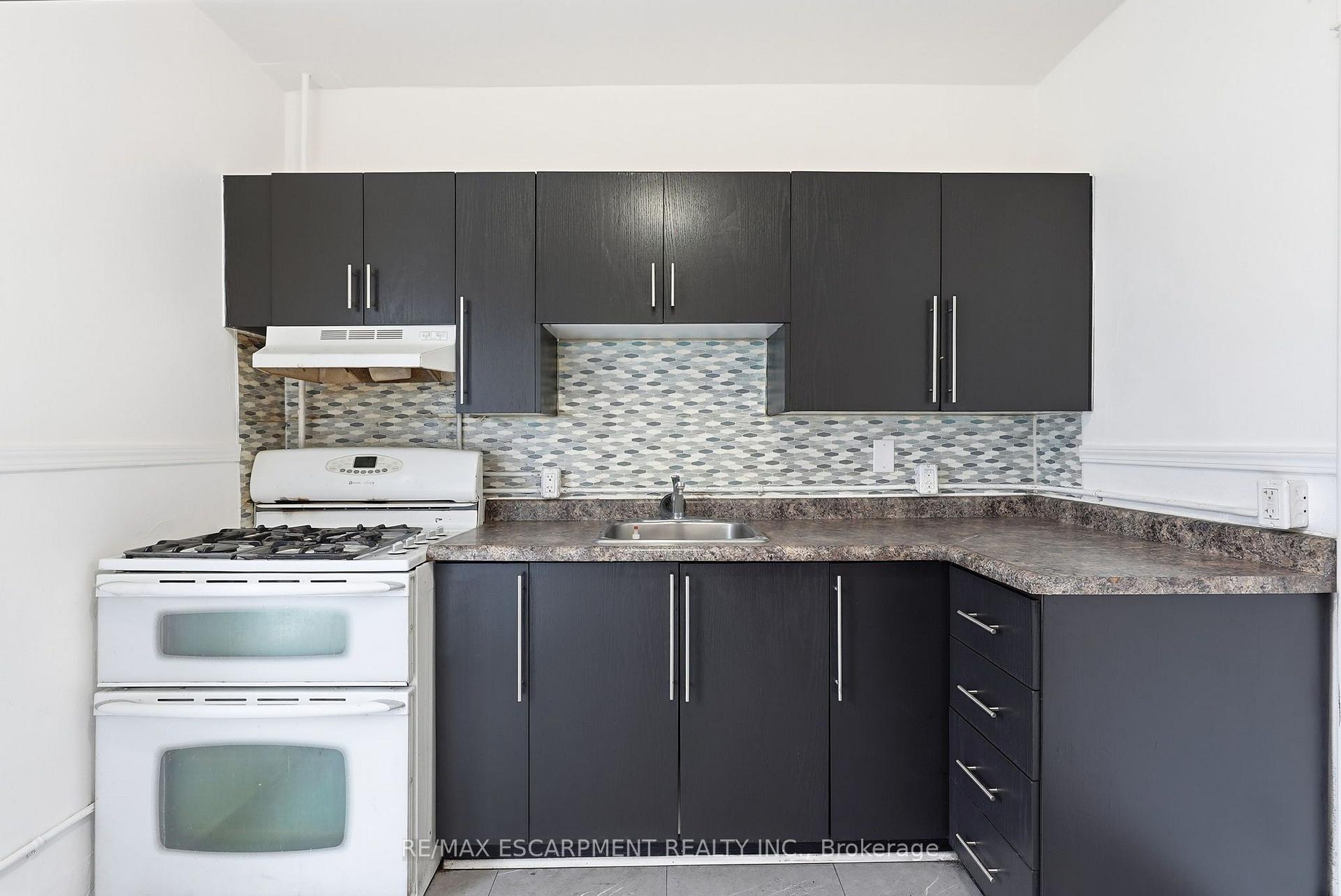 Photo 14 of 63 Melrose Avenue S, Hamilton, Stipley — HOMEH