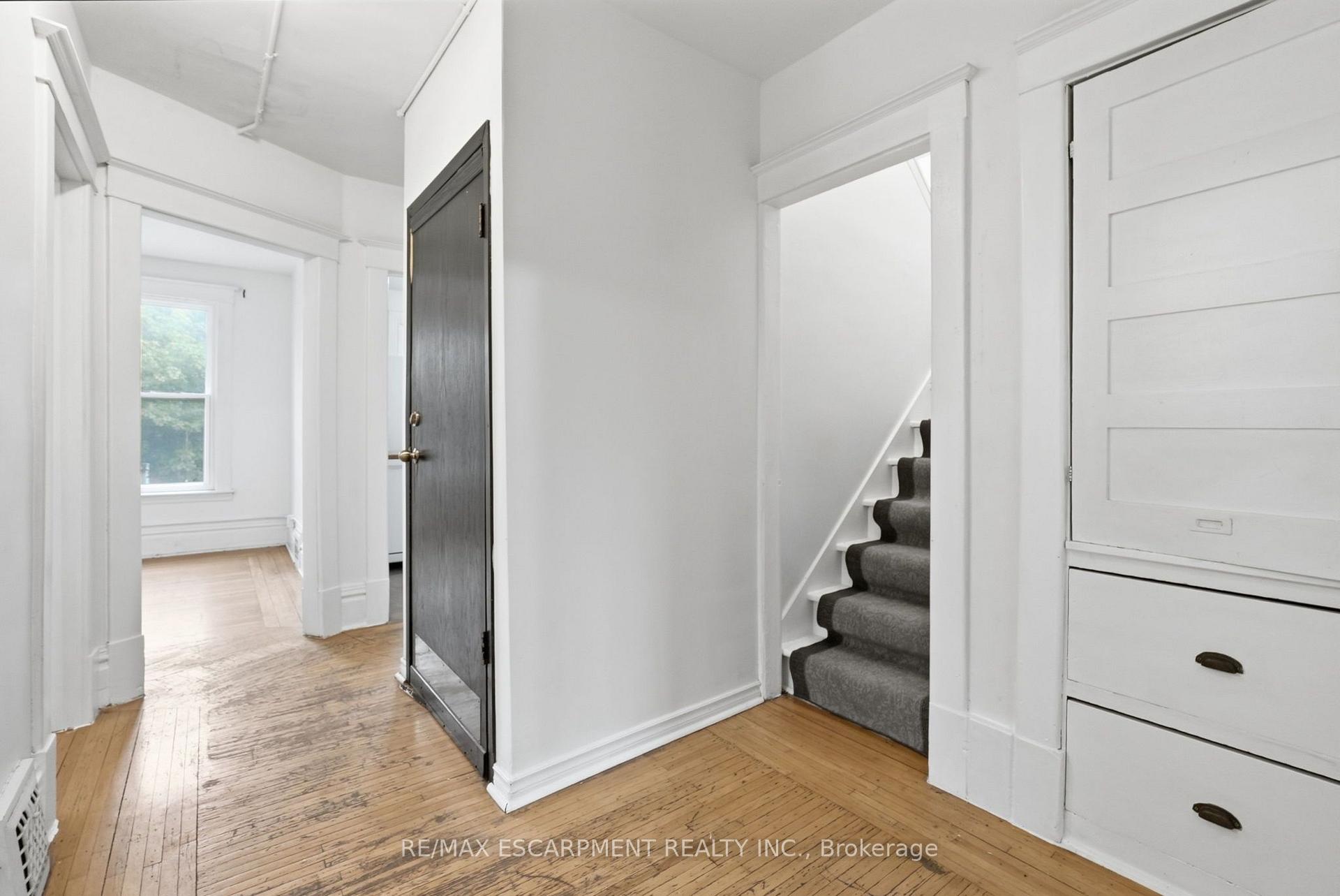 Photo 18 of 63 Melrose Avenue S, Hamilton, Stipley — HOMEH