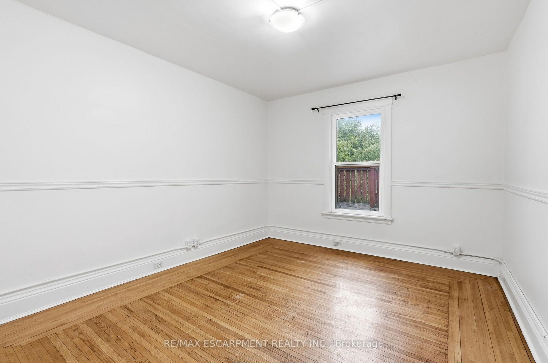 Photo 20 of 63 Melrose Avenue S, Hamilton, Stipley — HOMEH