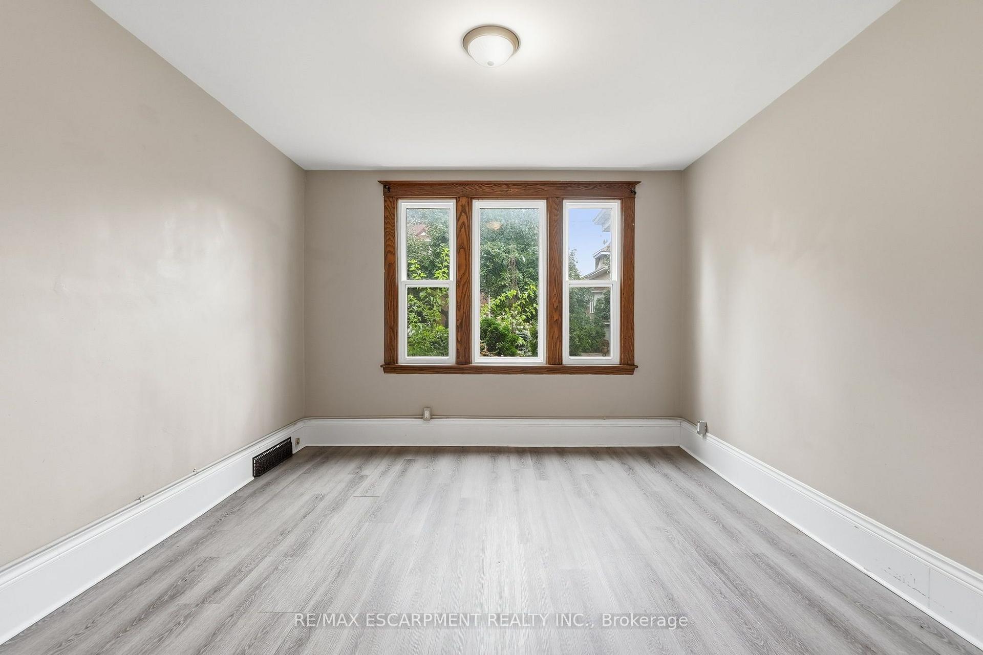 Photo 22 of 63 Melrose Avenue S, Hamilton, Stipley — HOMEH