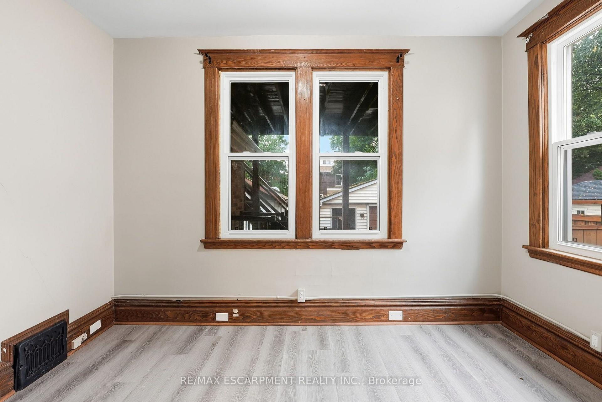 Photo 24 of 63 Melrose Avenue S, Hamilton, Stipley — HOMEH