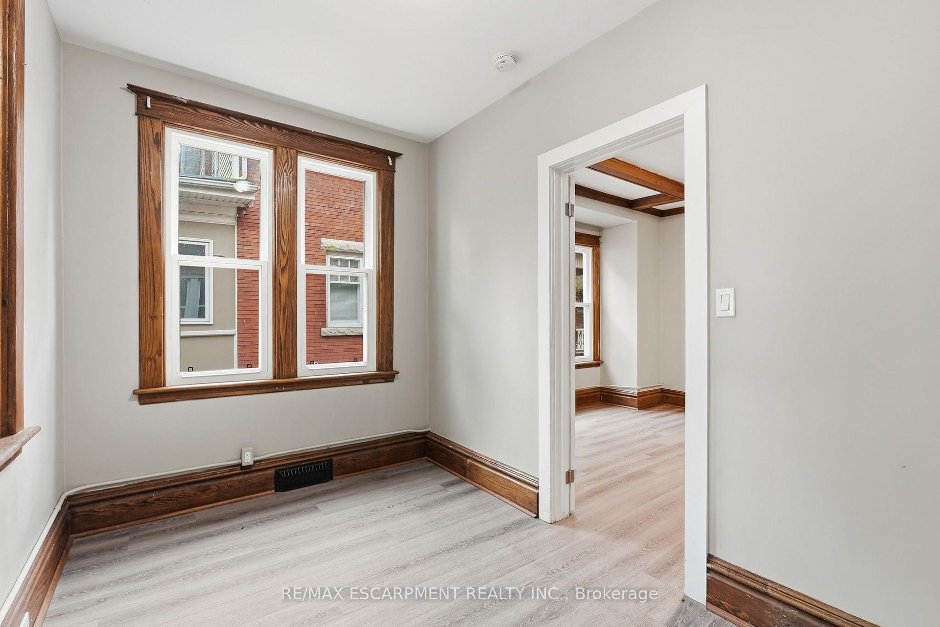 Photo 25 of 63 Melrose Avenue S, Hamilton, Stipley — HOMEH