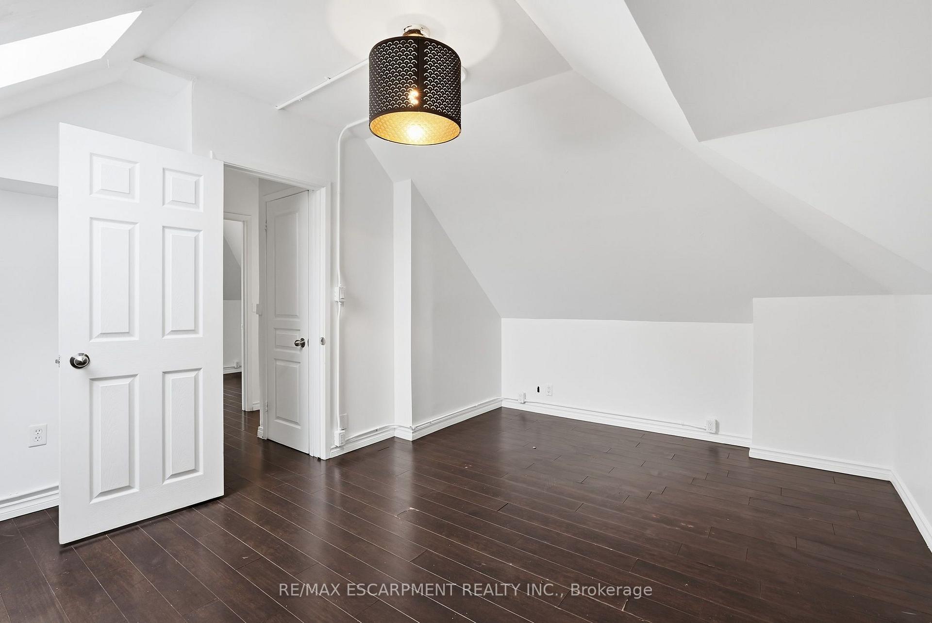 Photo 28 of 63 Melrose Avenue S, Hamilton, Stipley — HOMEH
