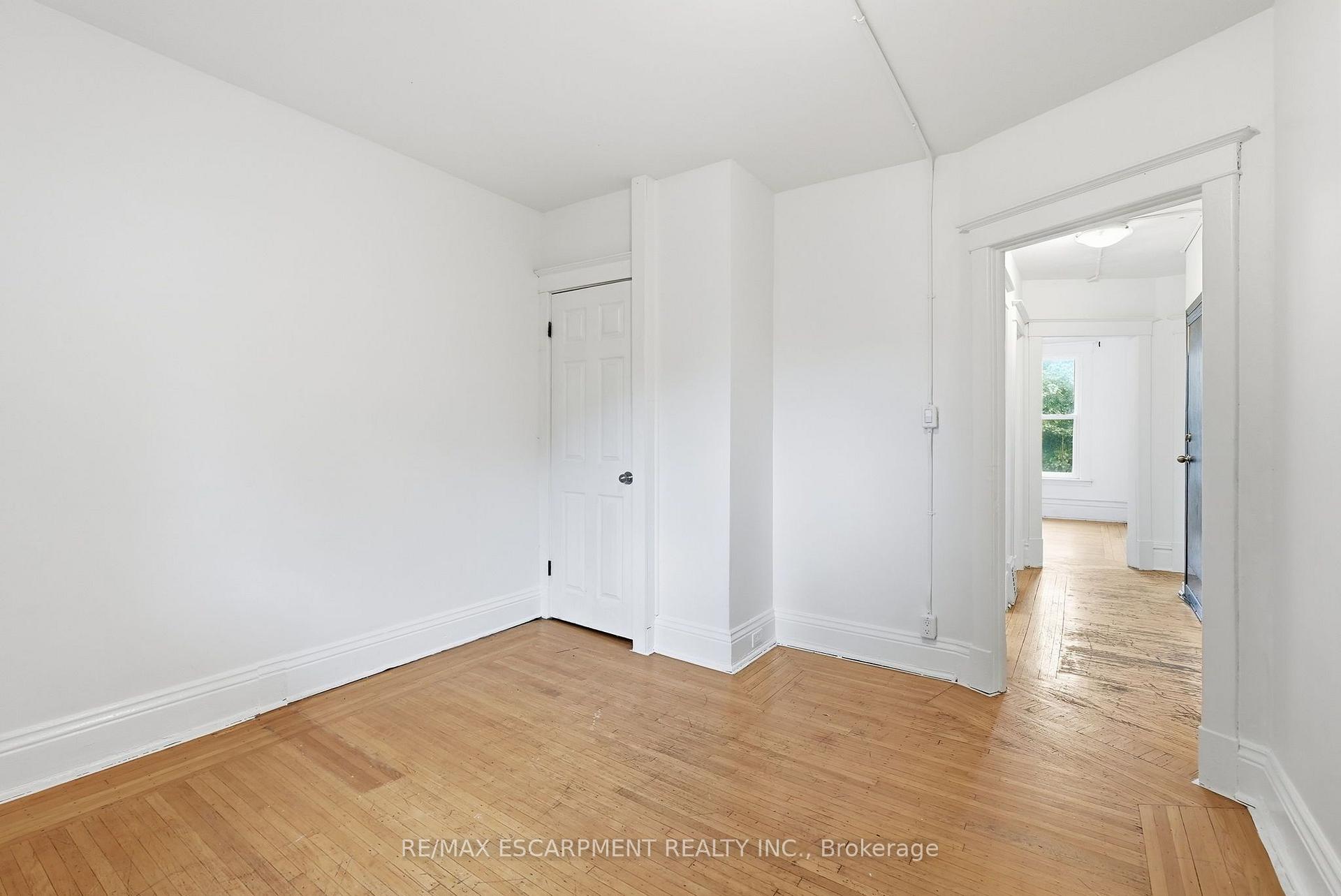Photo 31 of 63 Melrose Avenue S, Hamilton, Stipley — HOMEH