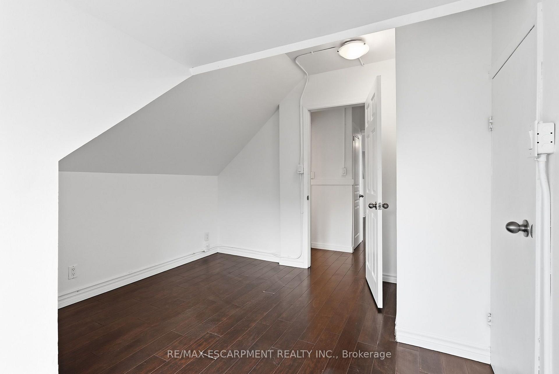 Photo 33 of 63 Melrose Avenue S, Hamilton, Stipley — HOMEH