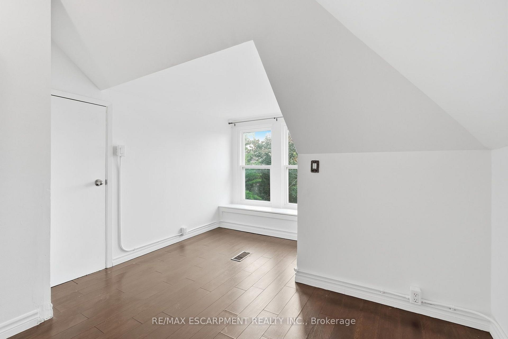 Photo 34 of 63 Melrose Avenue S, Hamilton, Stipley — HOMEH