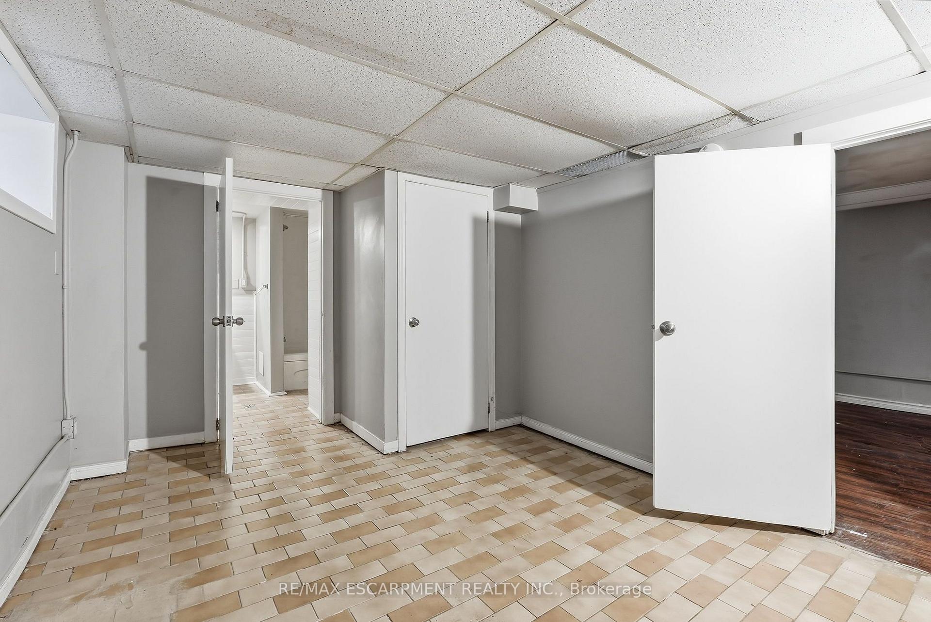 Photo 35 of 63 Melrose Avenue S, Hamilton, Stipley — HOMEH