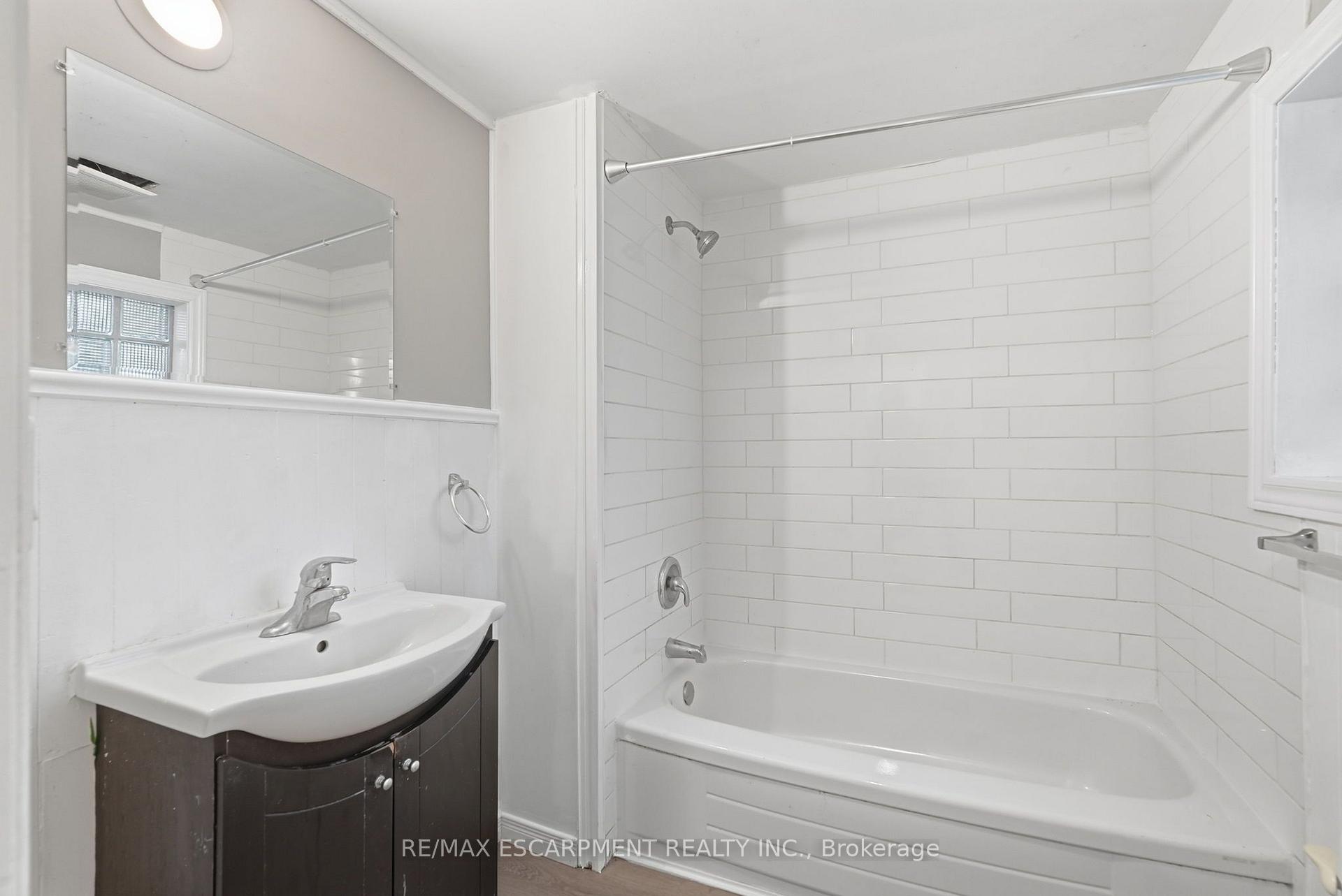 Photo 36 of 63 Melrose Avenue S, Hamilton, Stipley — HOMEH