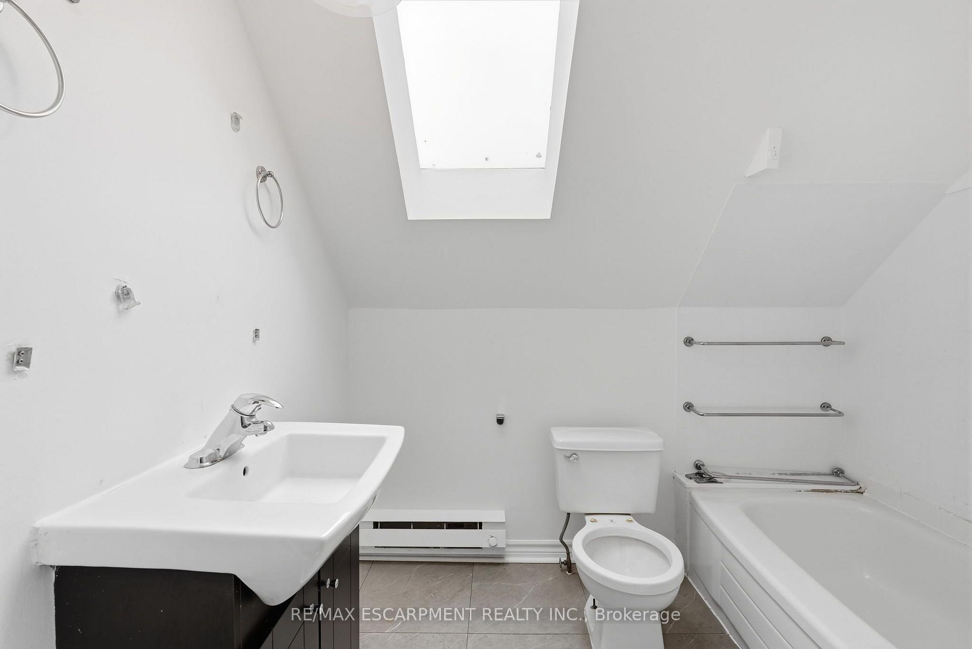 Photo 37 of 63 Melrose Avenue S, Hamilton, Stipley — HOMEH