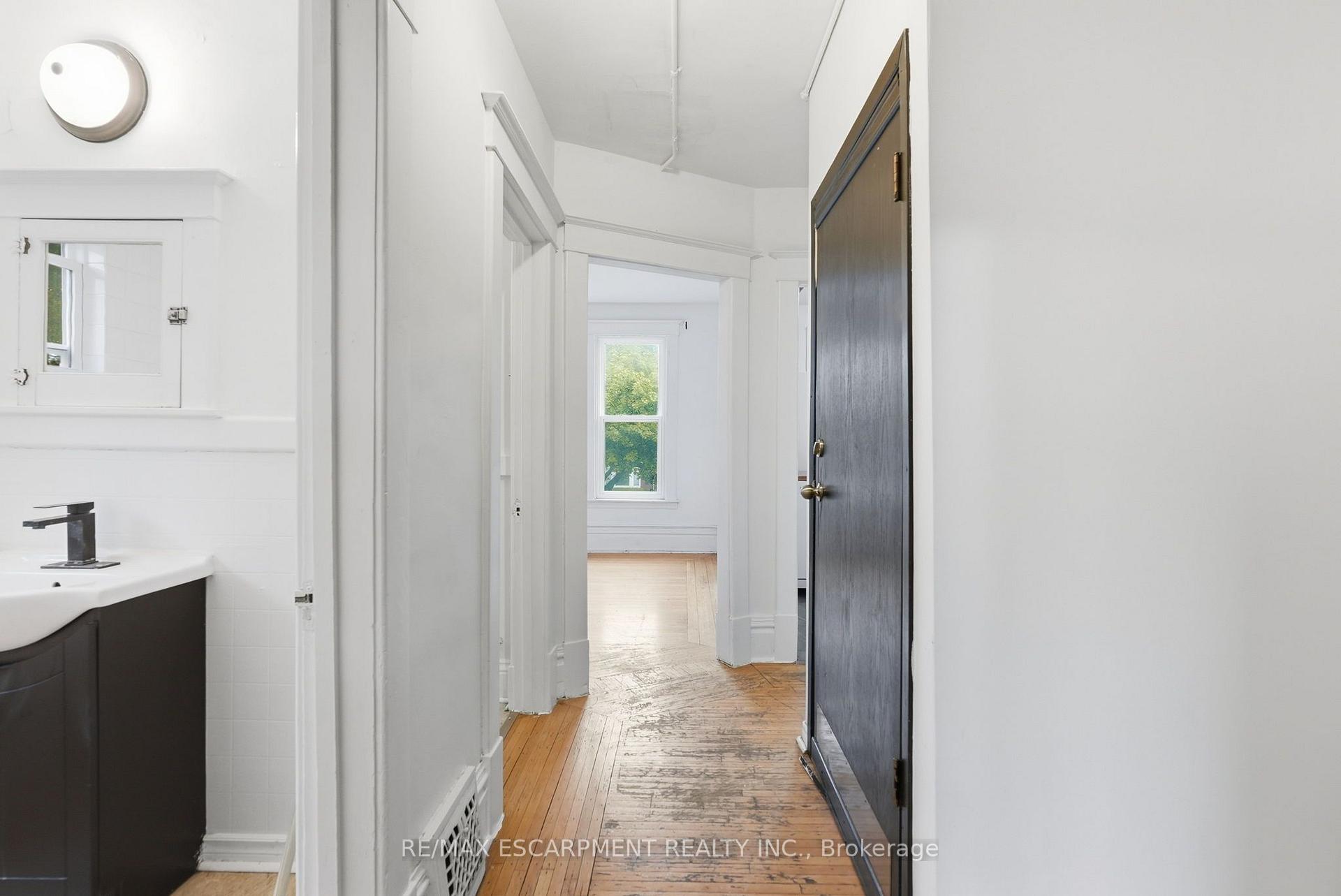 Photo 38 of 63 Melrose Avenue S, Hamilton, Stipley — HOMEH