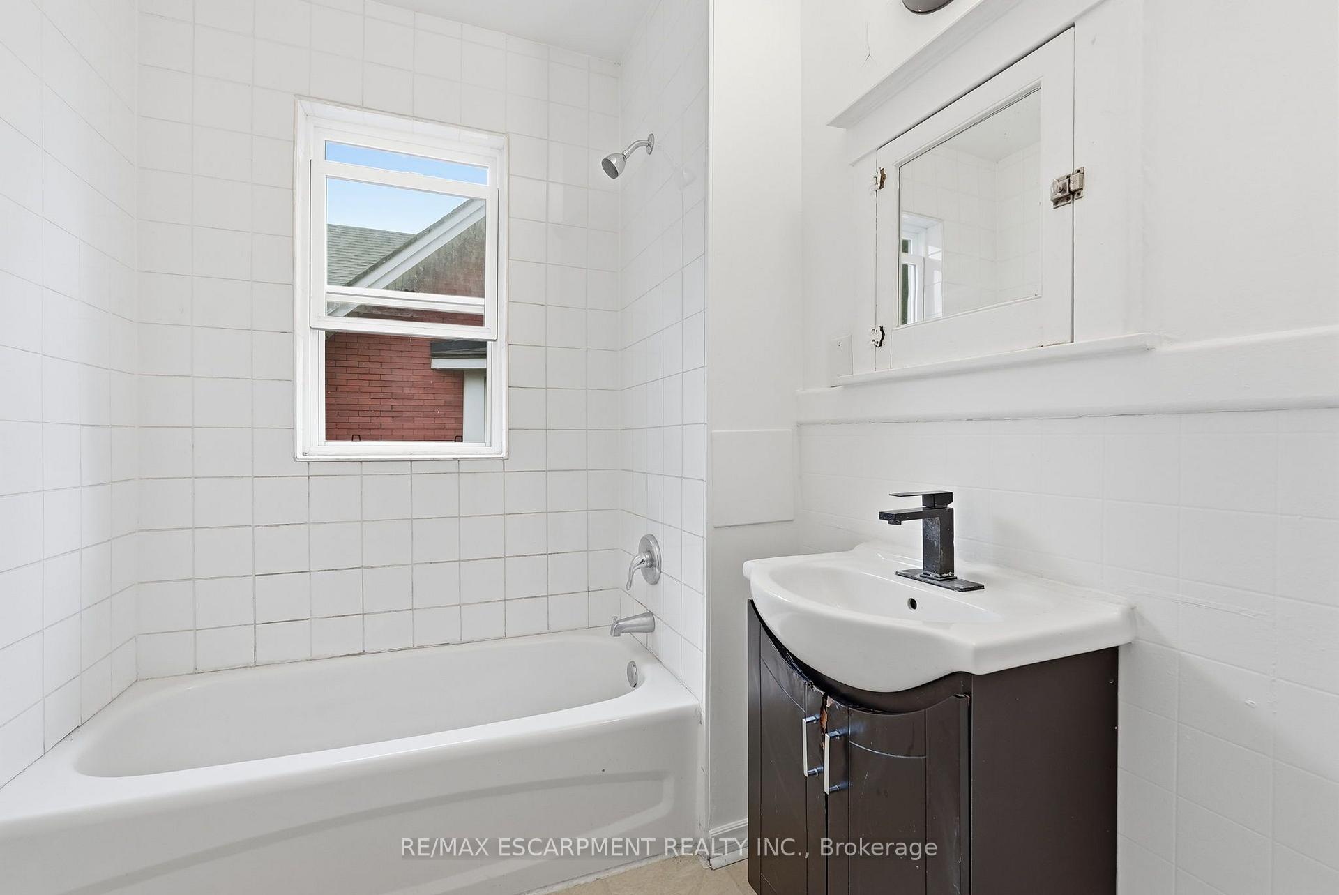 Photo 39 of 63 Melrose Avenue S, Hamilton, Stipley — HOMEH