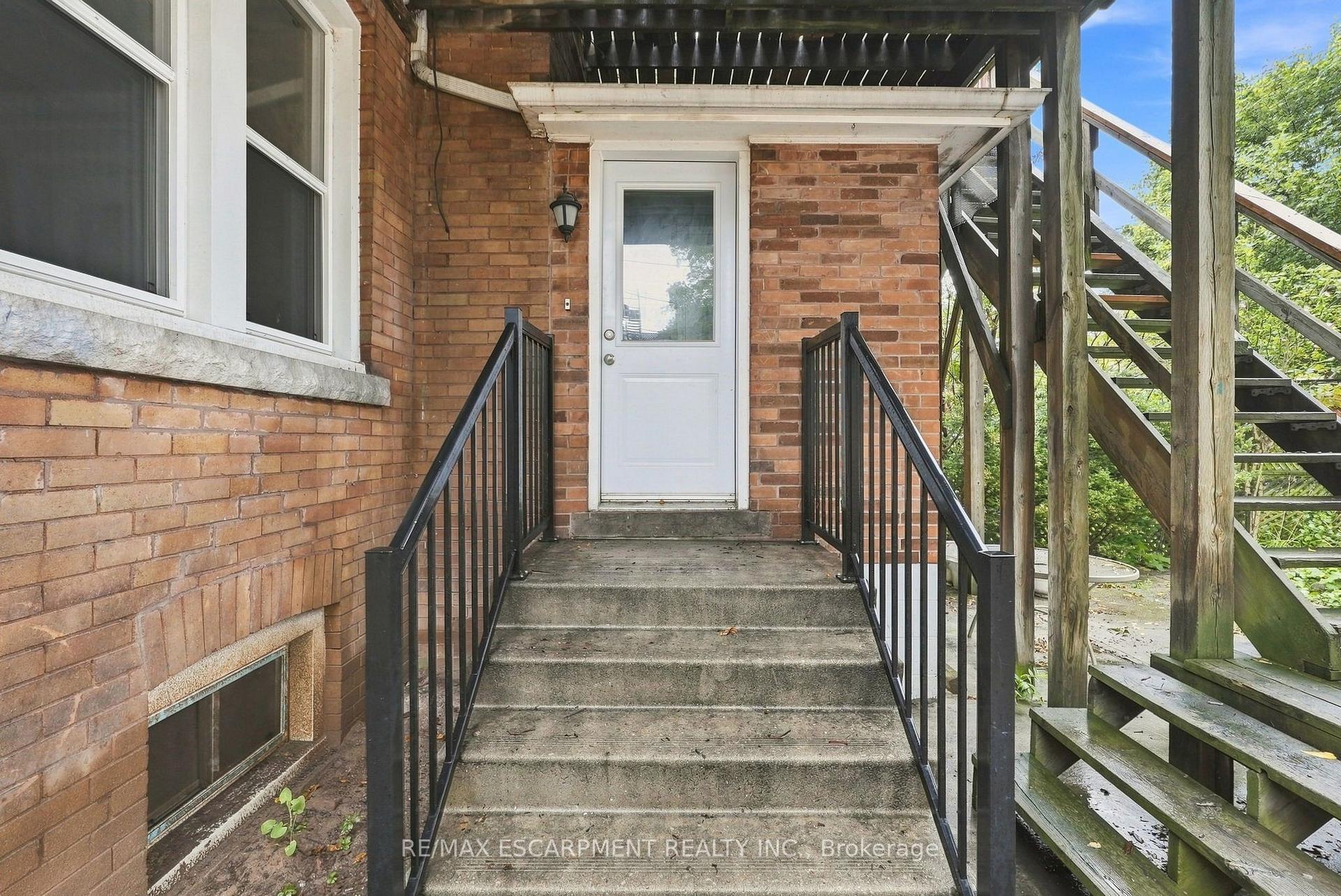 Photo 43 of 63 Melrose Avenue S, Hamilton, Stipley — HOMEH