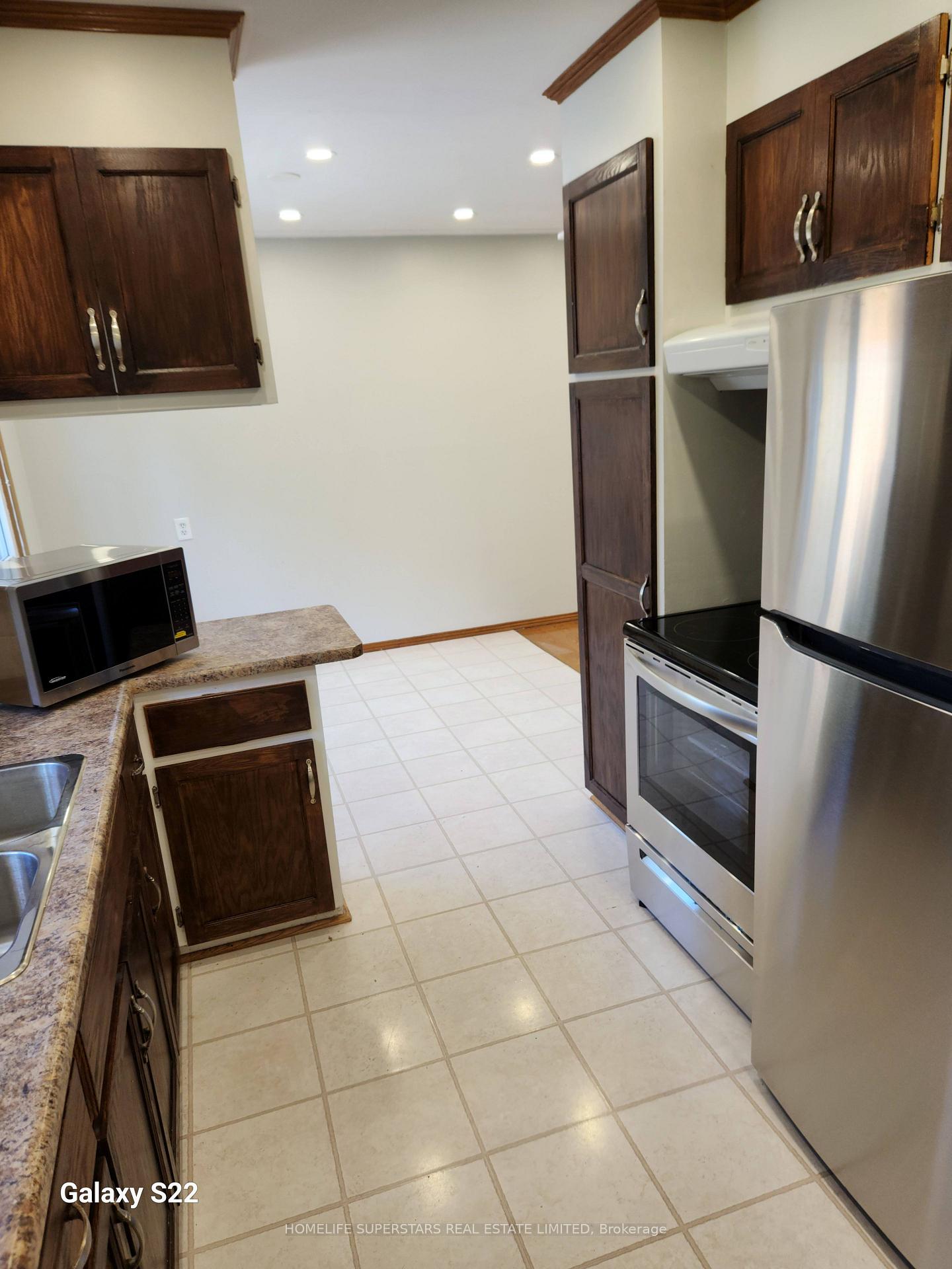 Photo 2 of Unit Upper Unit, 139 Macgregor Crescent, Waterloo, Lincoln Village — HOMEH
