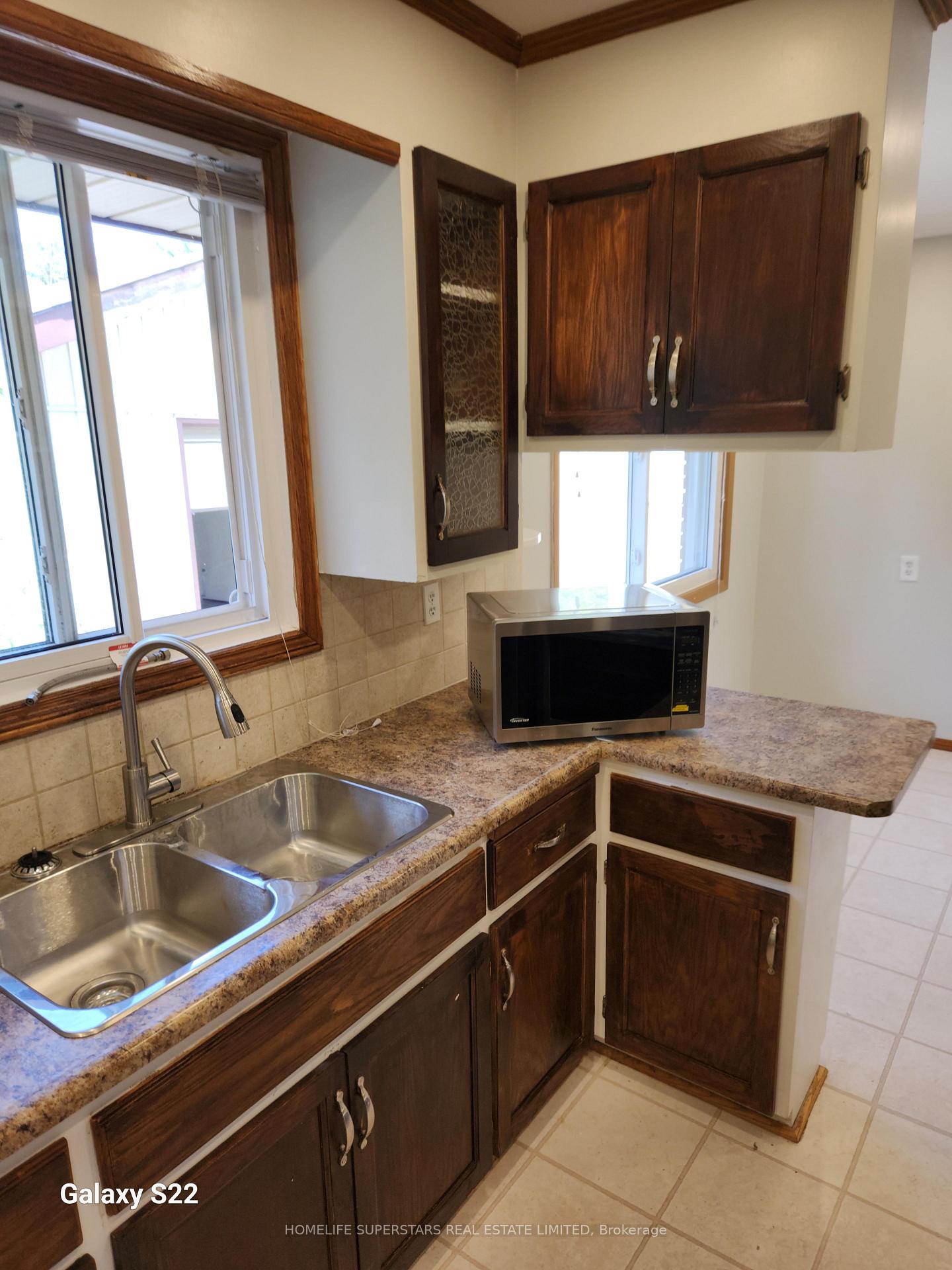 Photo 4 of Unit Upper Unit, 139 Macgregor Crescent, Waterloo, Lincoln Village — HOMEH