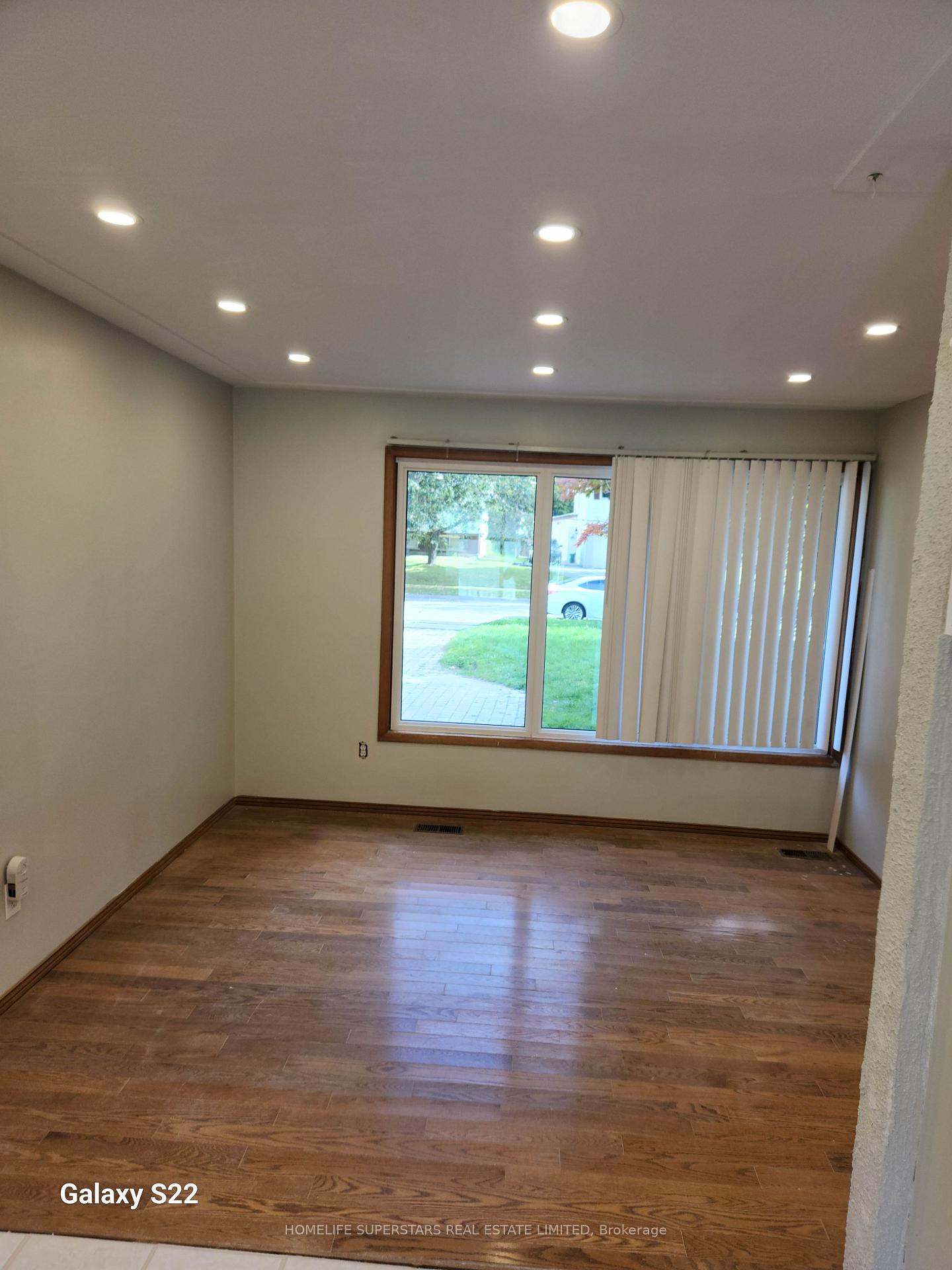 Photo 6 of Unit Upper Unit, 139 Macgregor Crescent, Waterloo, Lincoln Village — HOMEH