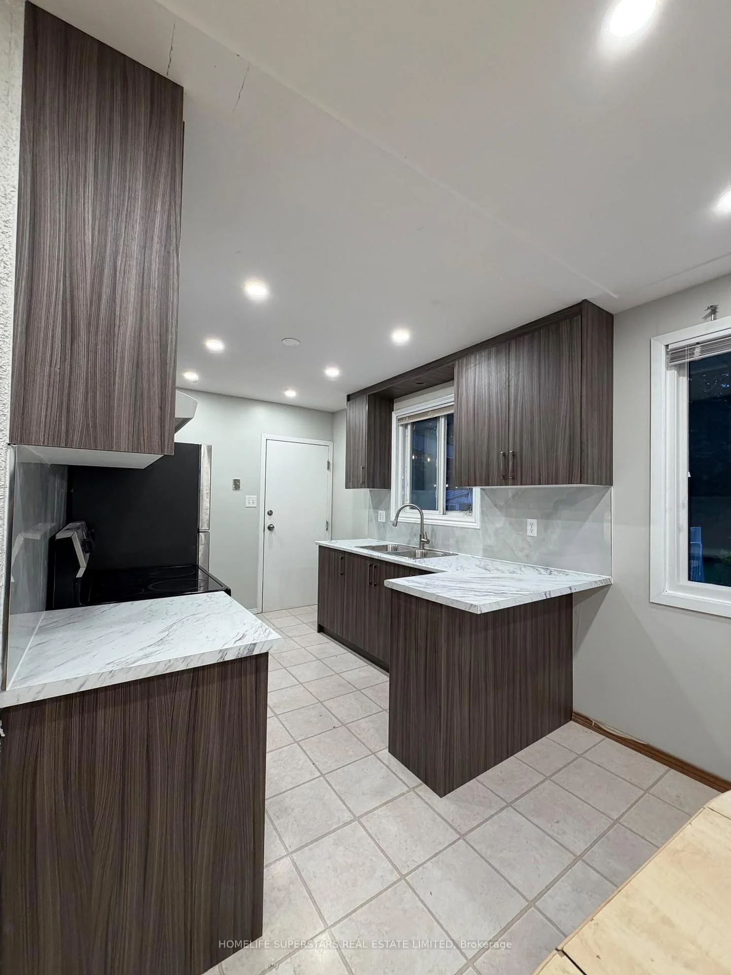 Photo 3 of Unit Upper Unit, 139 Macgregor Crescent, Waterloo, Lincoln Village — HOMEH