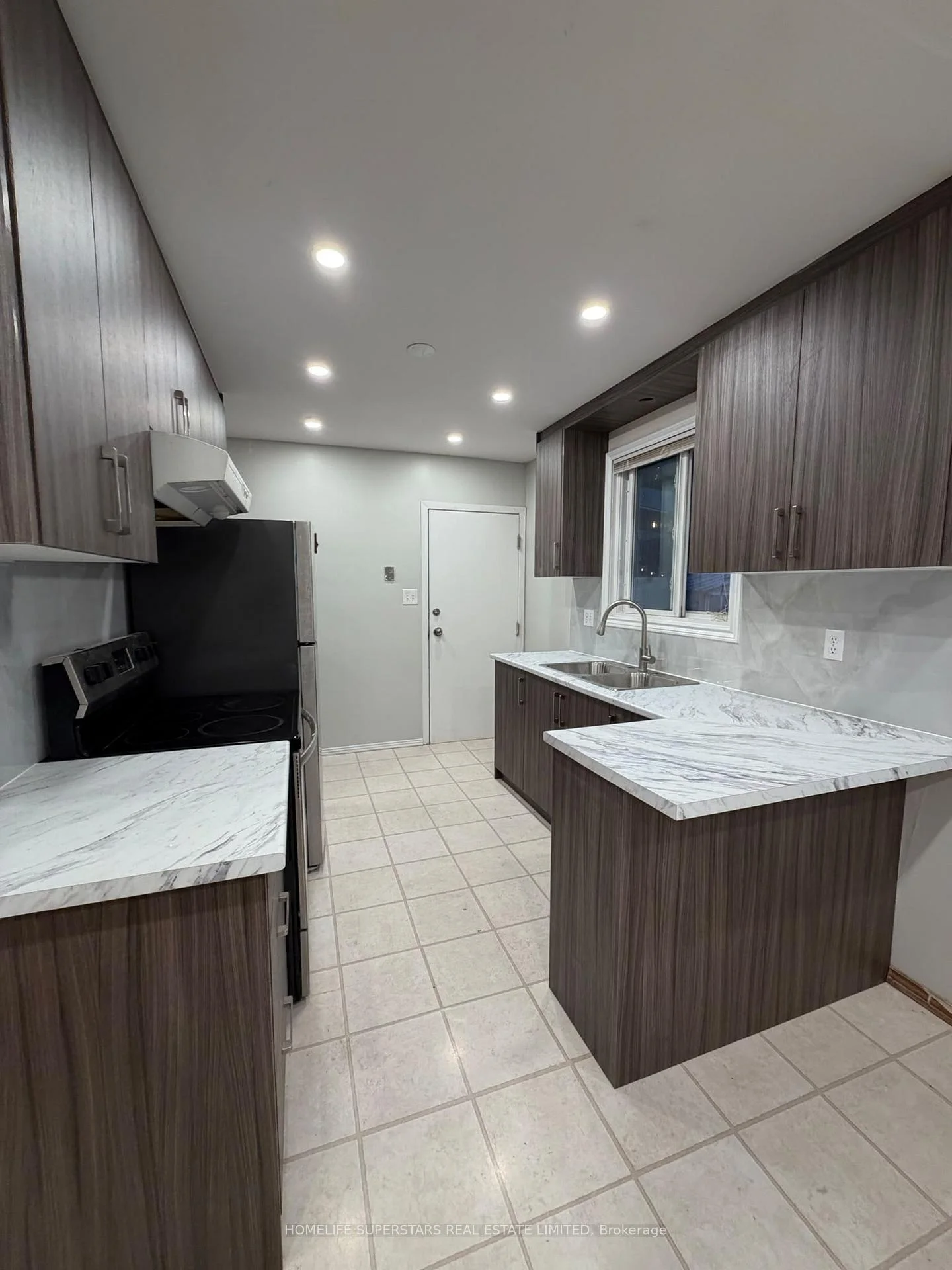 Photo 5 of Unit Upper Unit, 139 Macgregor Crescent, Waterloo, Lincoln Village — HOMEH