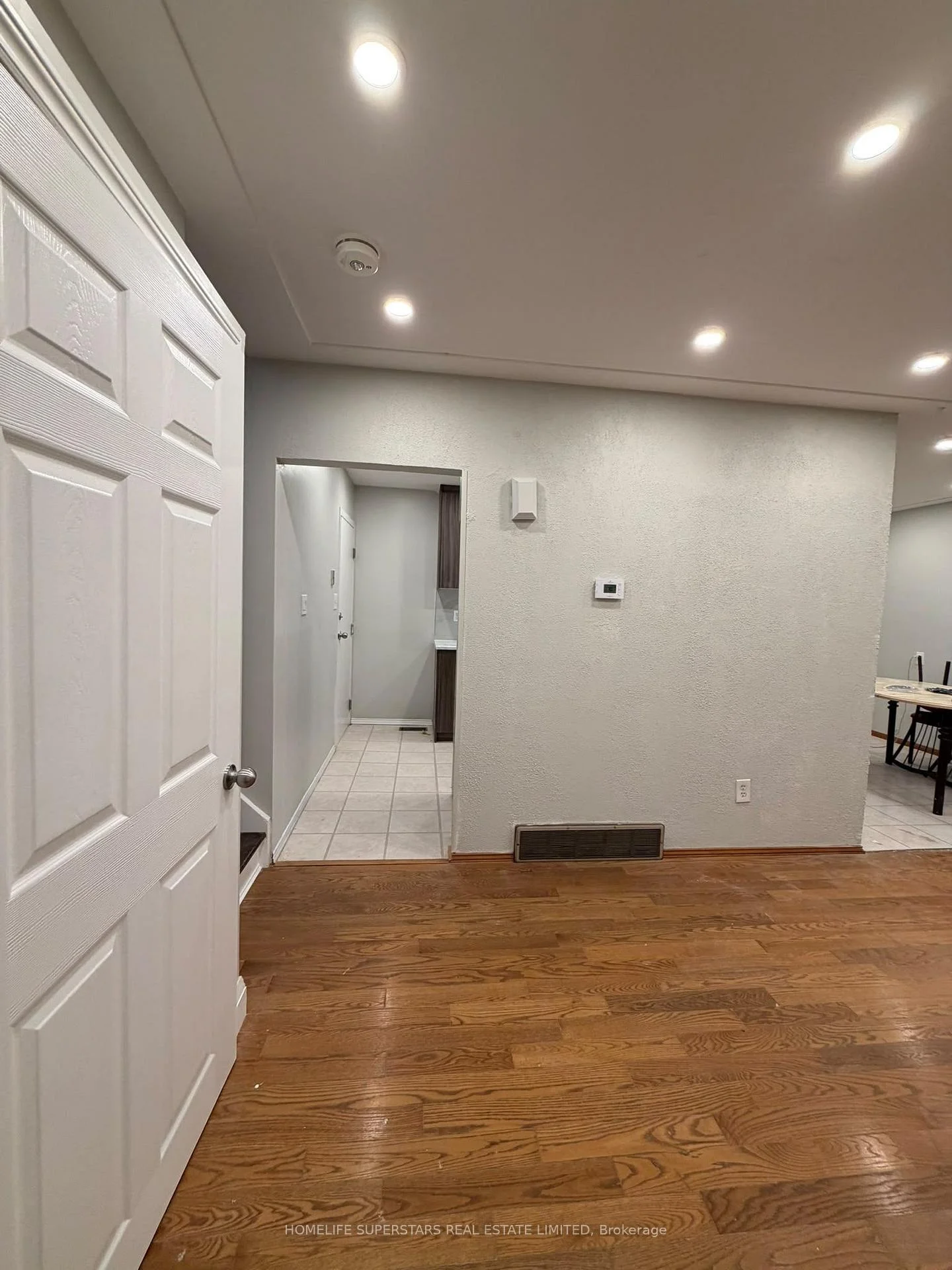 Photo 8 of Unit Upper Unit, 139 Macgregor Crescent, Waterloo, Lincoln Village — HOMEH