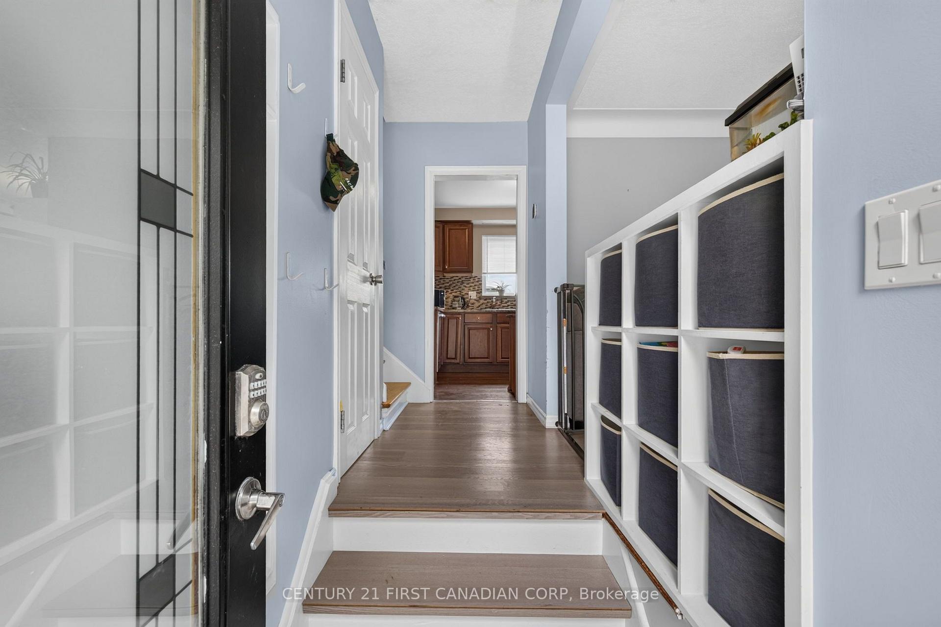 Photo 5 of 285 Panorama Crescent, London, South J — HOMEH