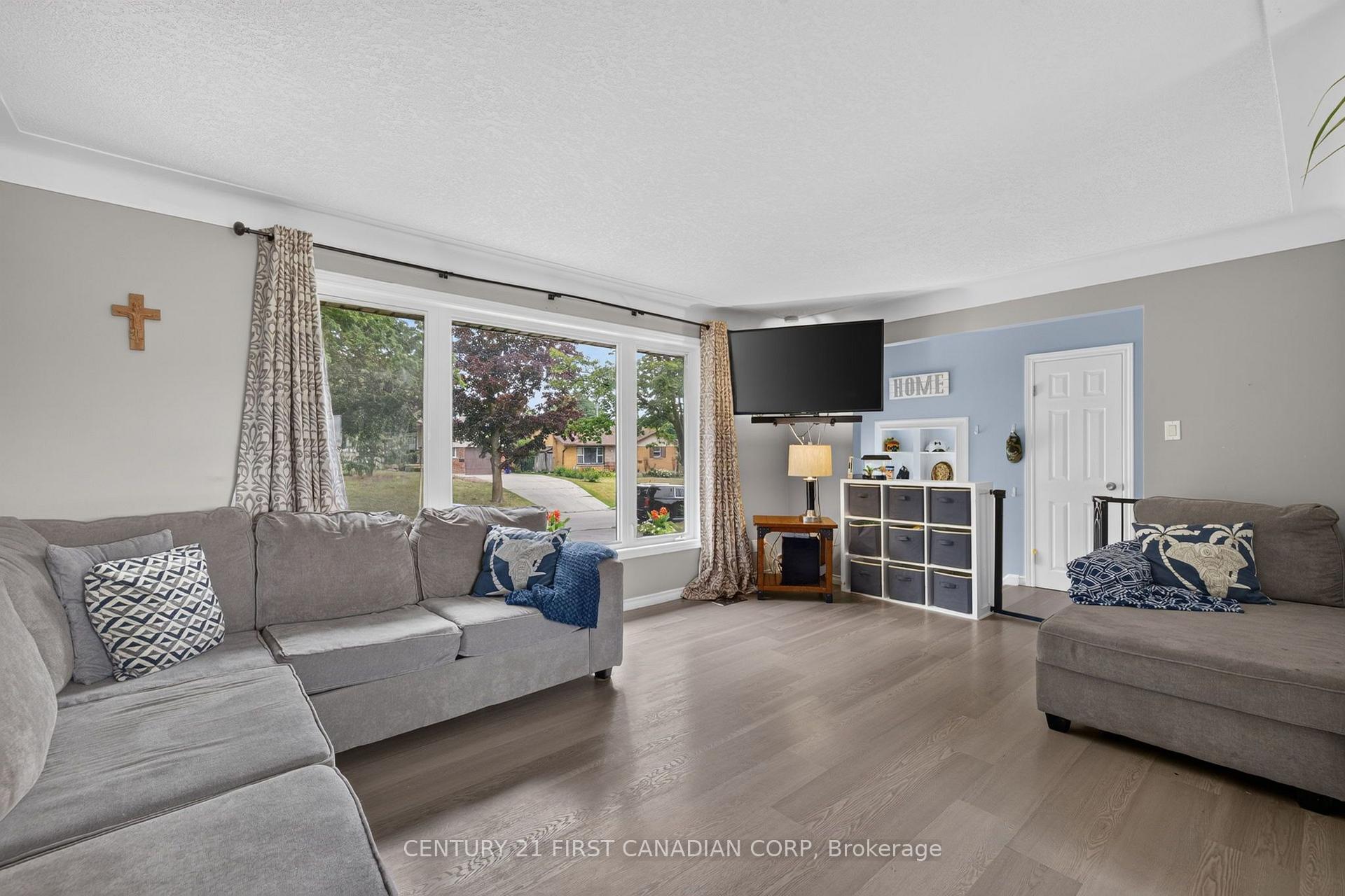 Photo 9 of 285 Panorama Crescent, London, South J — HOMEH